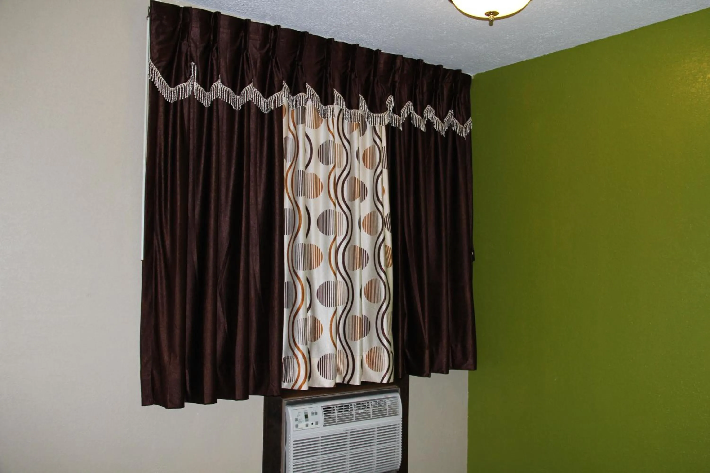 Bedroom in Lodge USA Motel