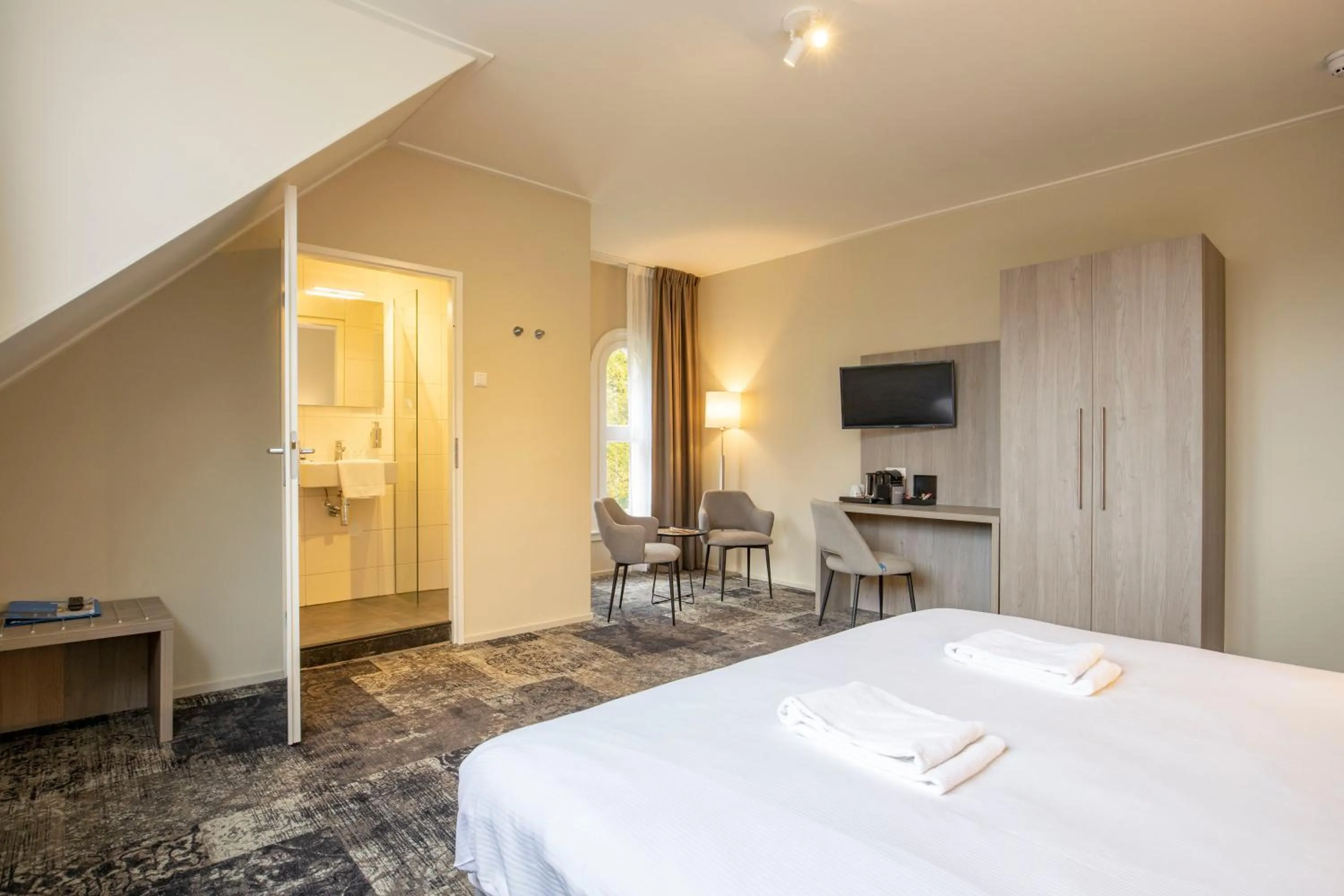 Bedroom, Bed in Fletcher Hotel Landgoed Huis te Eerbeek