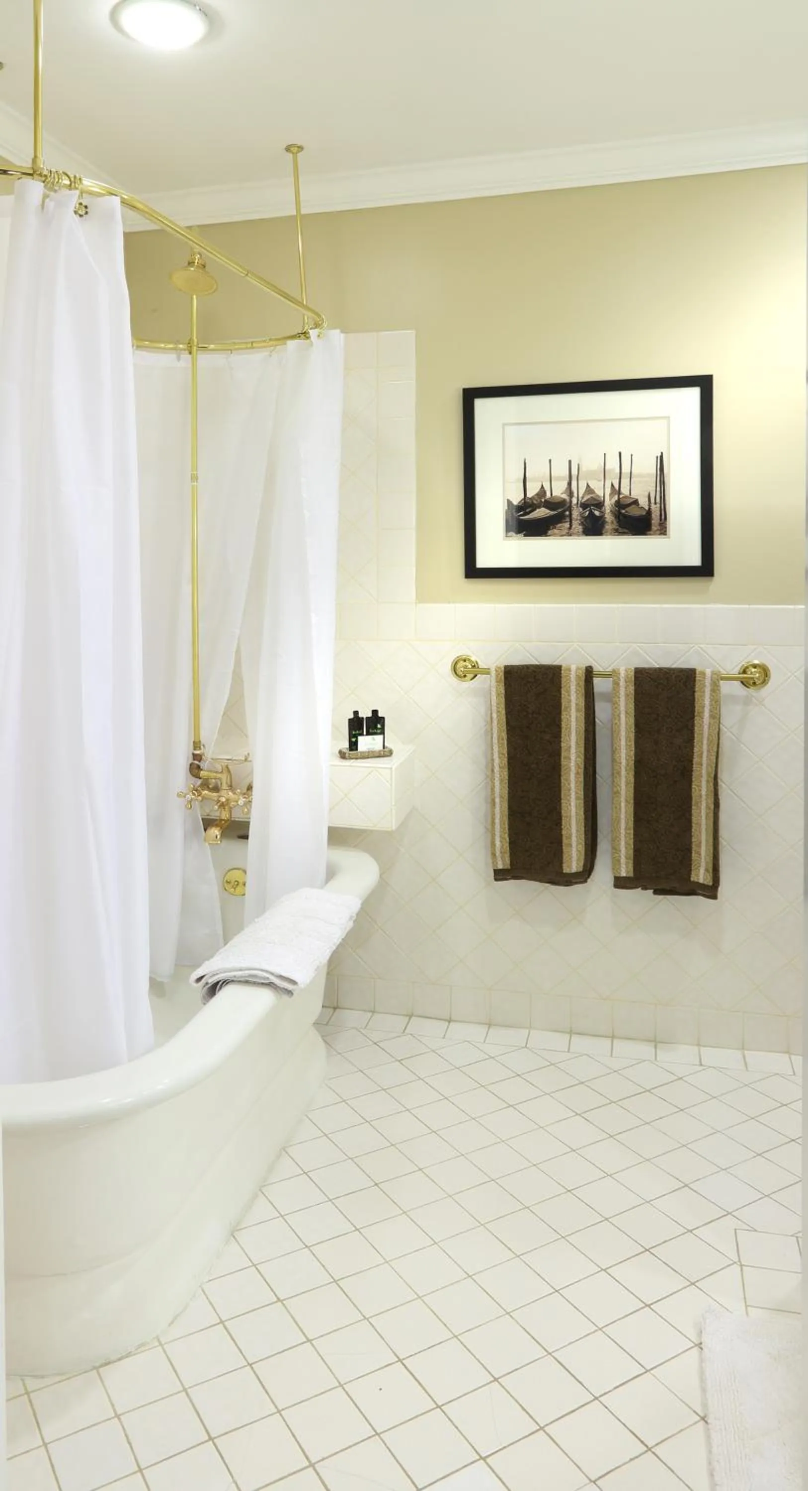 Bathroom in Lilac Inn