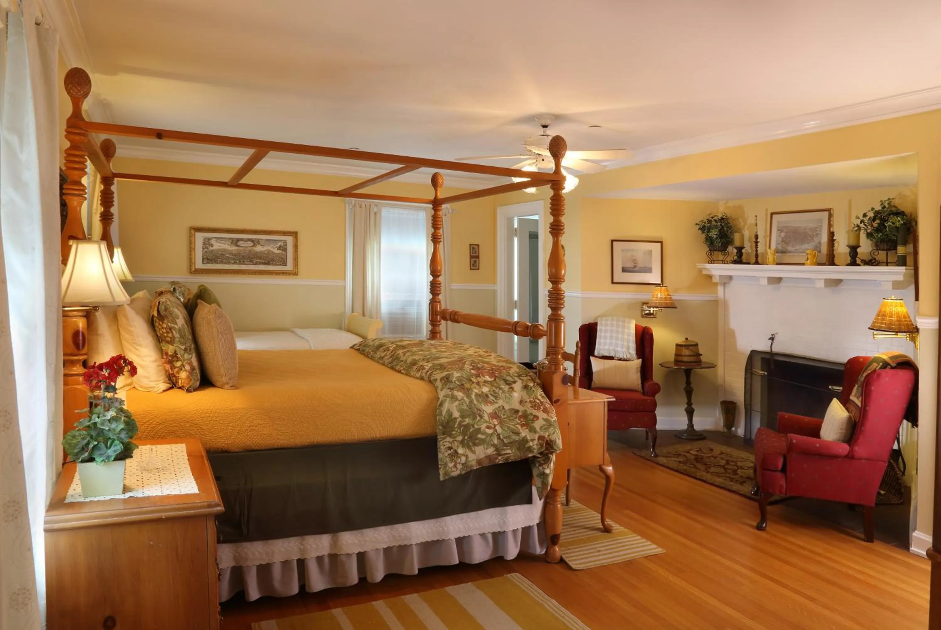 Photo of the whole room, Bed in Lilac Inn