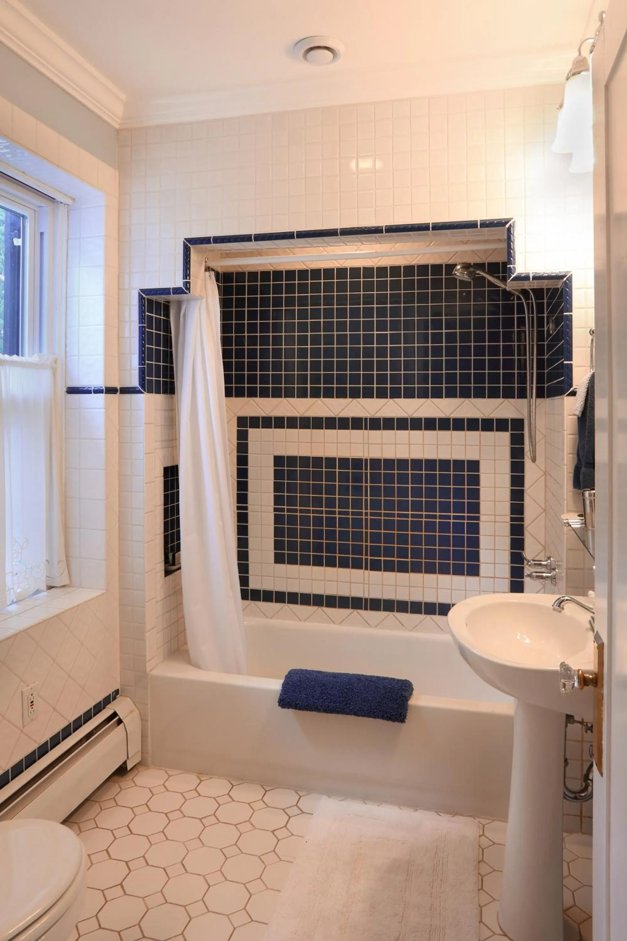 Bathroom in Lilac Inn