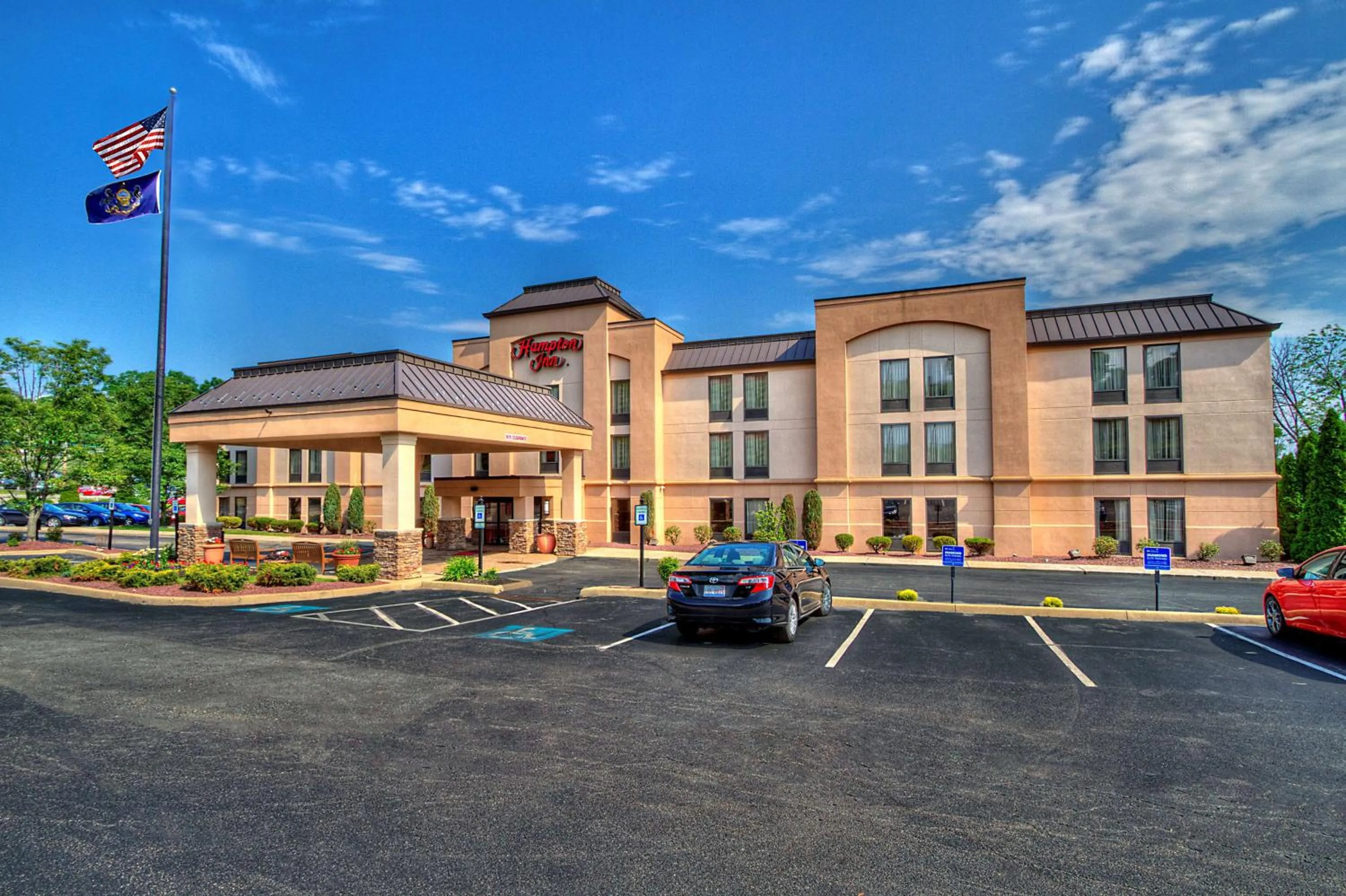 Property building in Hampton Inn Pittsburgh/West Mifflin