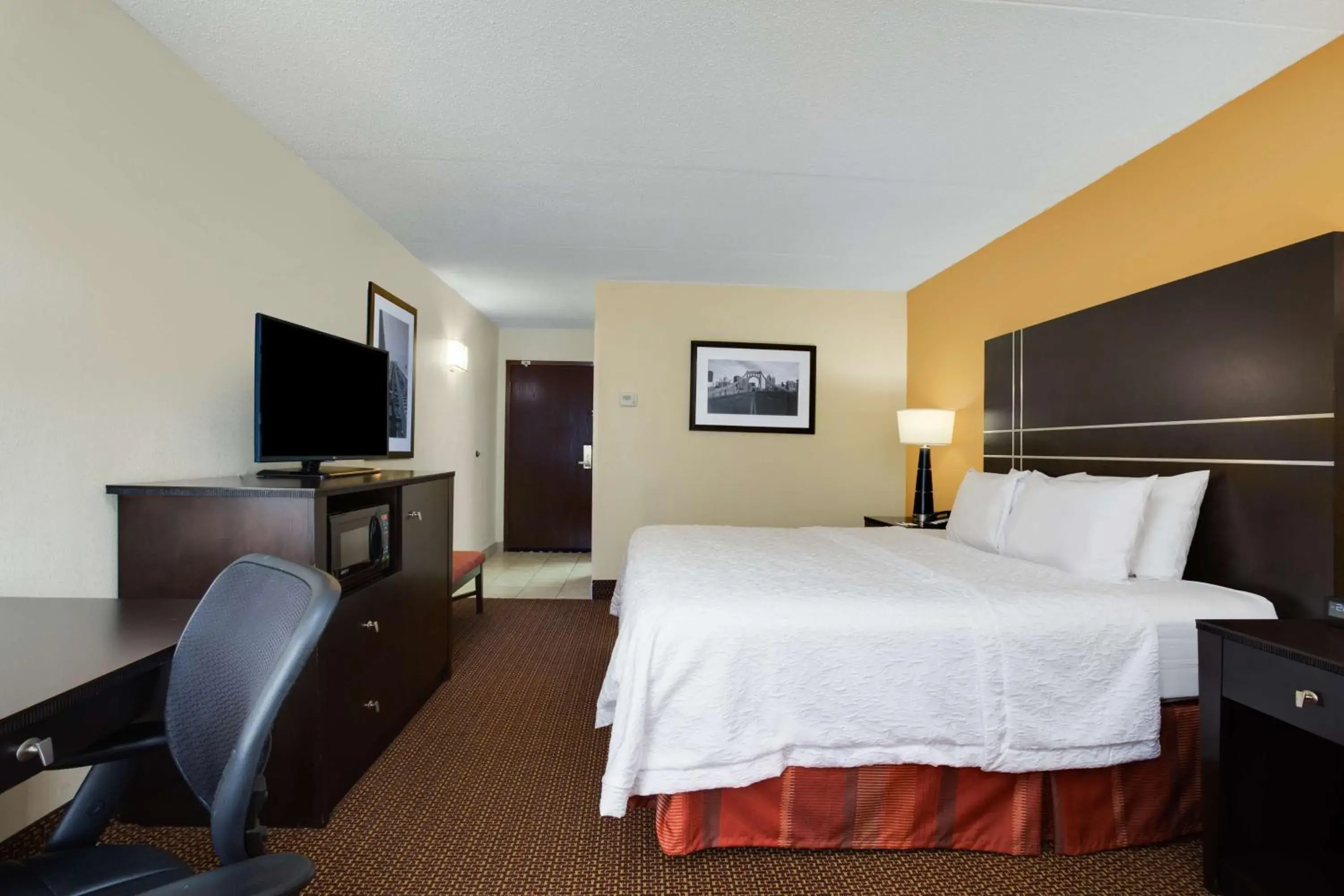 King Room with King Bed - Non-Smoking in Hampton Inn Pittsburgh/West Mifflin King Room with King Bed - Non-Smoking in Hampton Inn Pittsburgh/West Mifflin