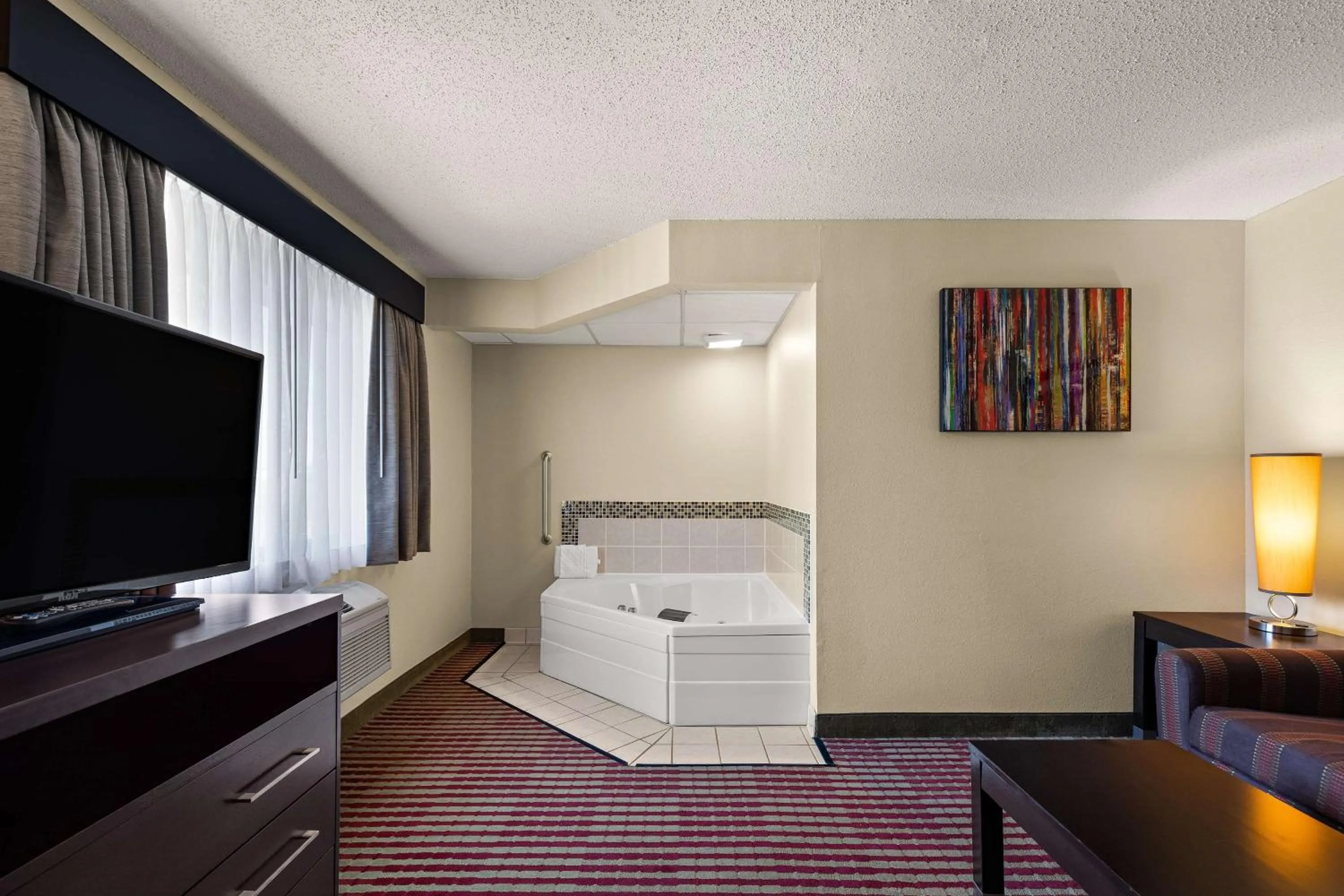 Bedroom, Bed in Best Western Germantown Inn