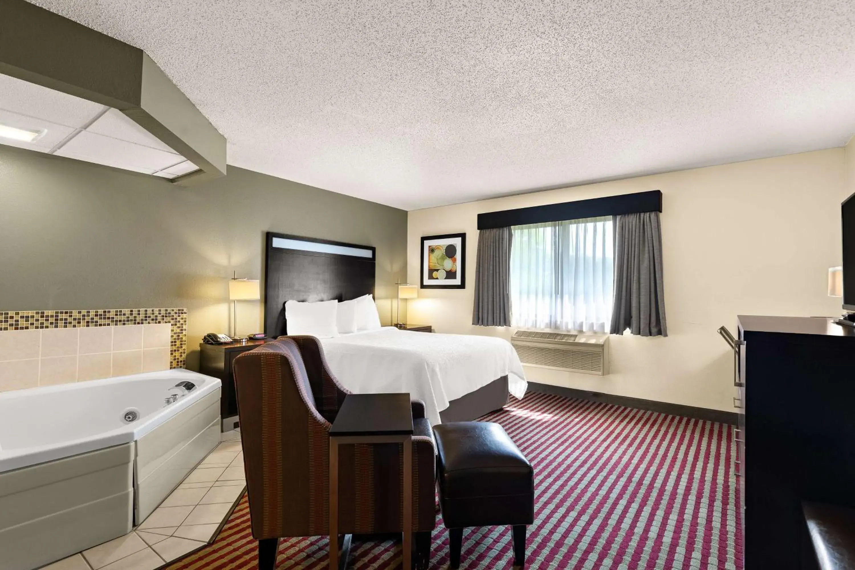 Queen Room with Whirlpool - Non-Smoking in Best Western Germantown Inn Queen Room with Whirlpool - Non-Smoking in Best Western Germantown Inn