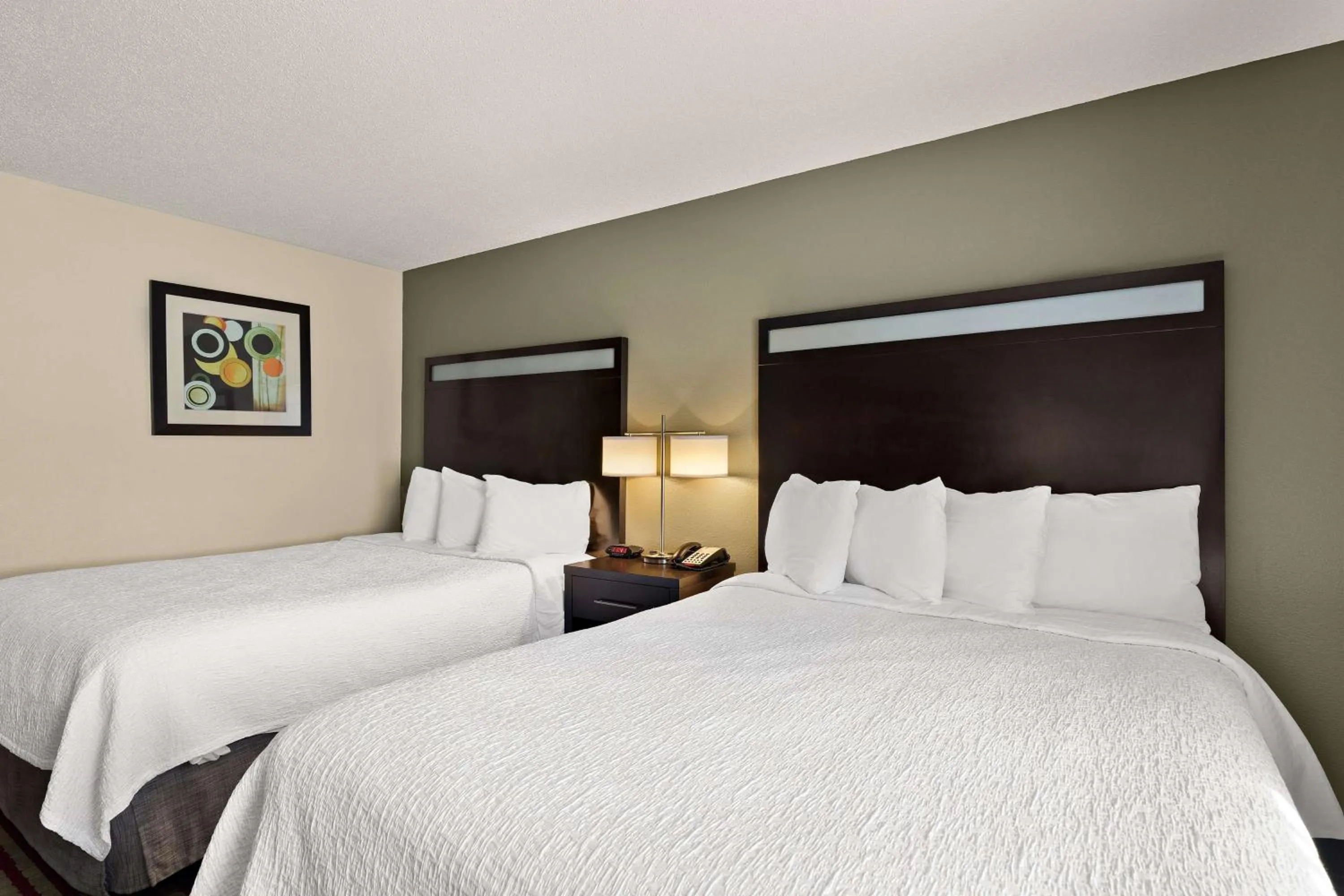 Bedroom, Bed in Best Western Germantown Inn