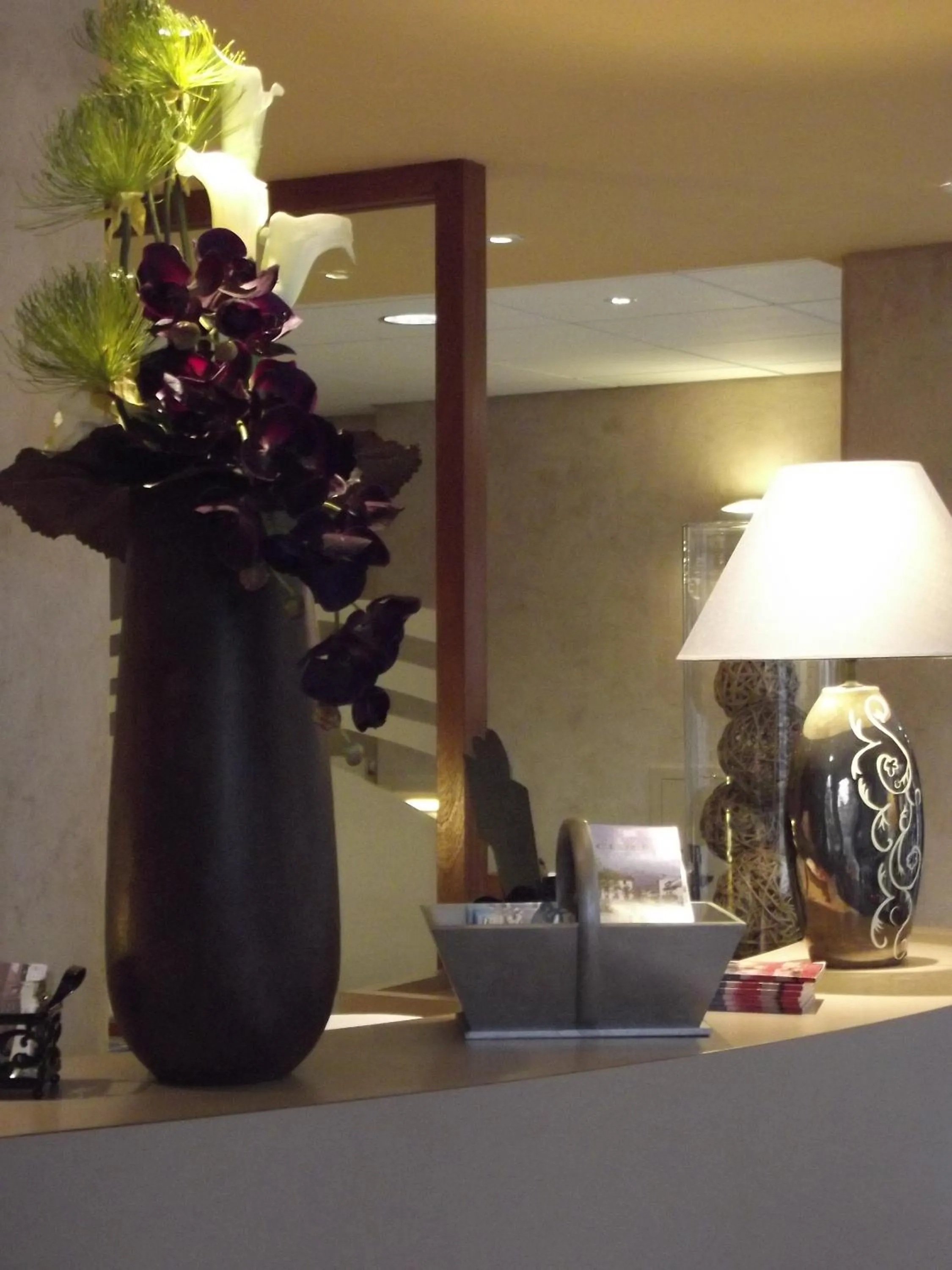 Decorative detail in Cit'Hôtel Le National