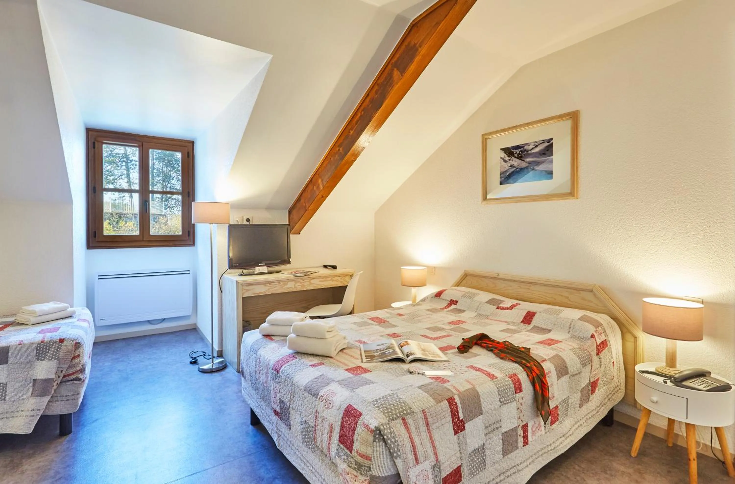 Bedroom, Bed in Cit'Hôtel Le National