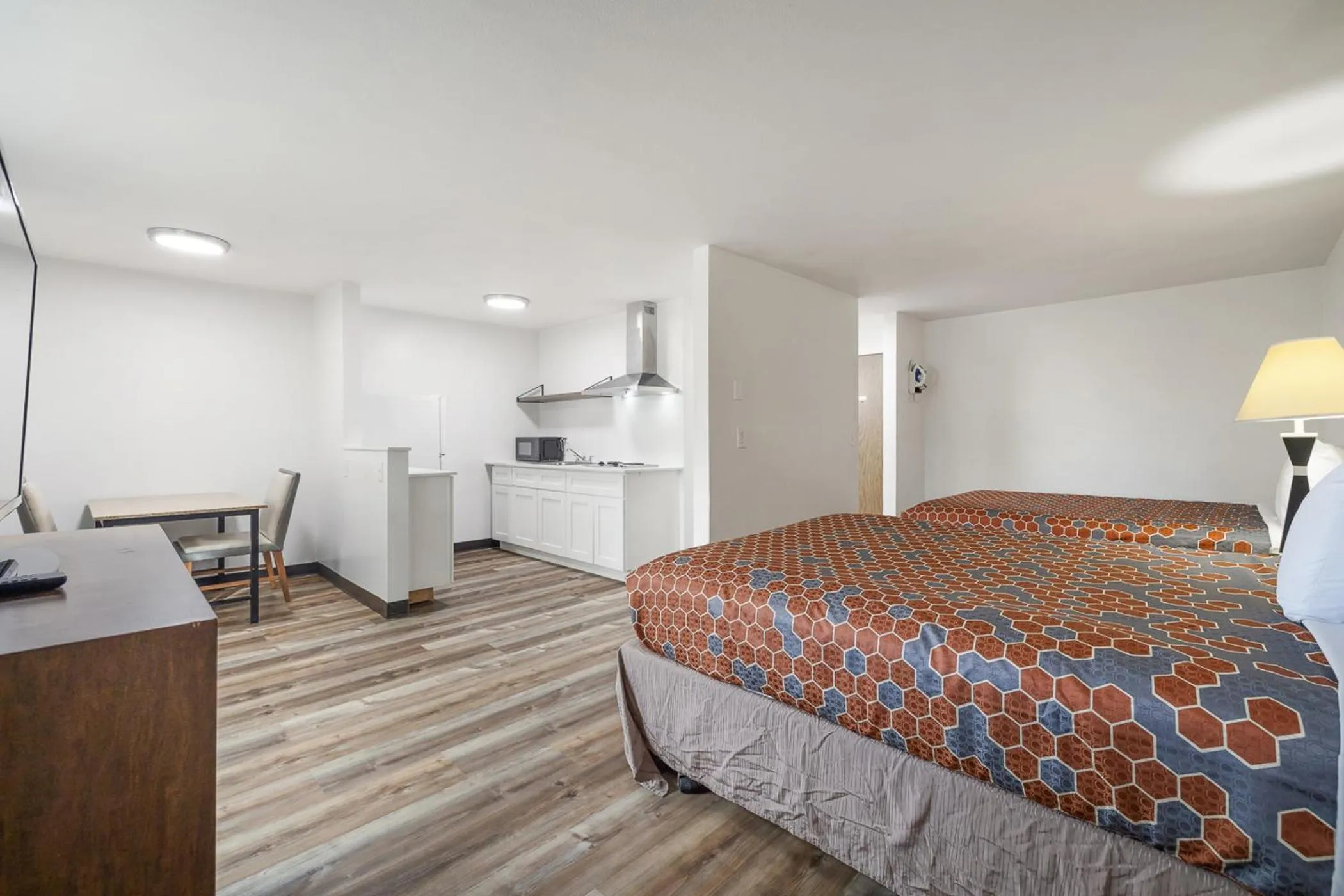 Photo of the whole room, Bed in Kennewick Inn & Suites Tri Cities