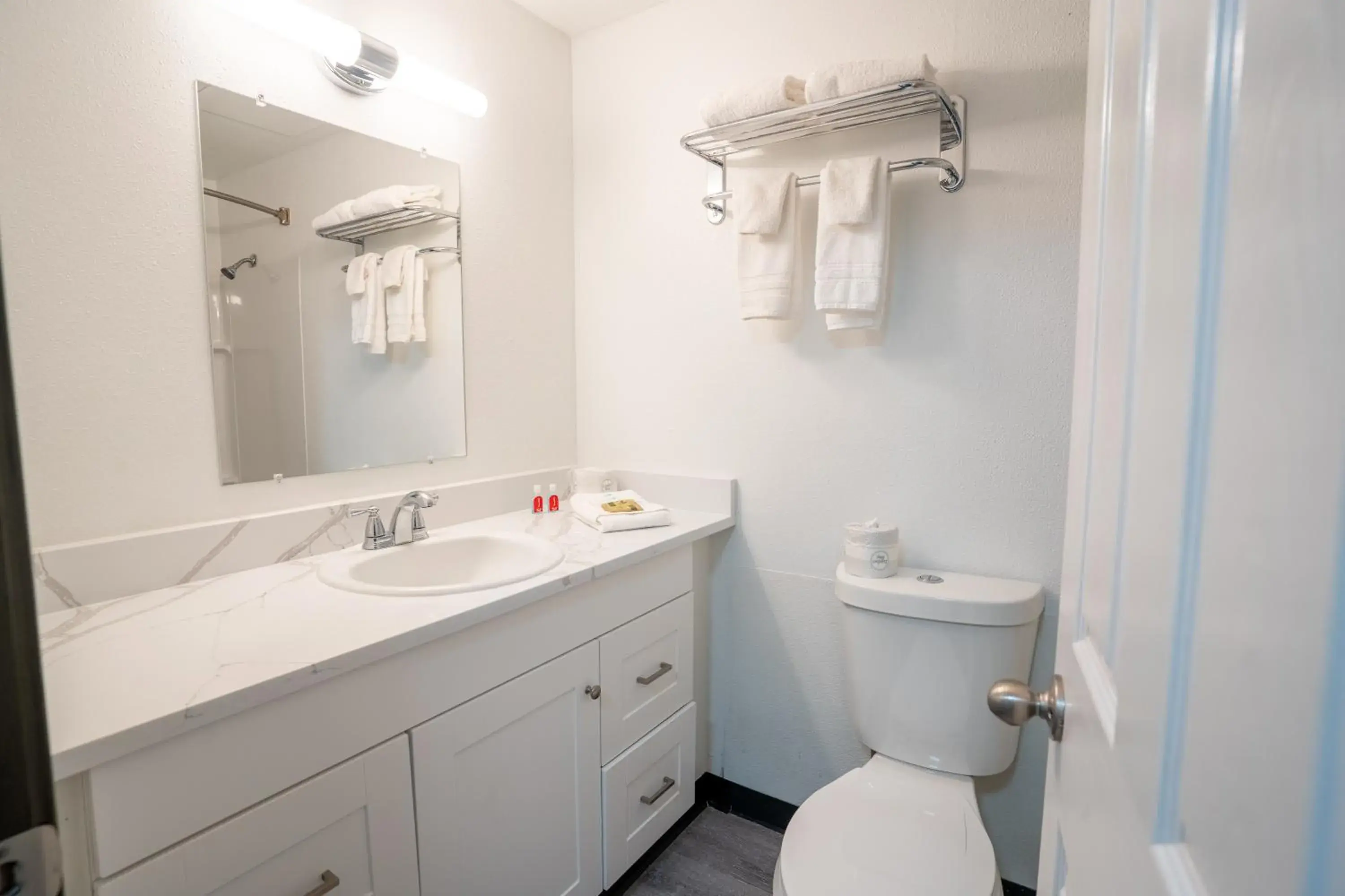 Queen Room in Kennewick Inn & Suites Tri Cities Queen Room in Kennewick Inn & Suites Tri Cities