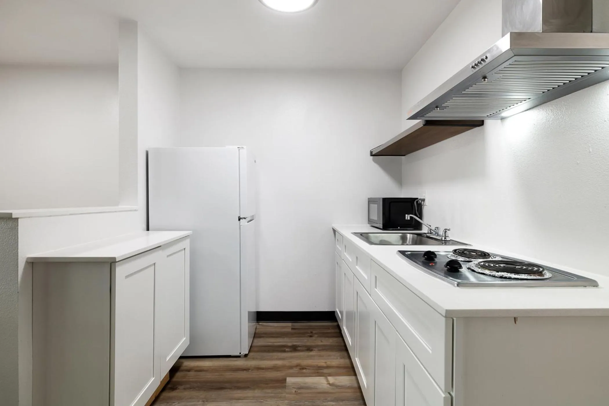 Kitchen or kitchenette in Kennewick Inn & Suites Tri Cities