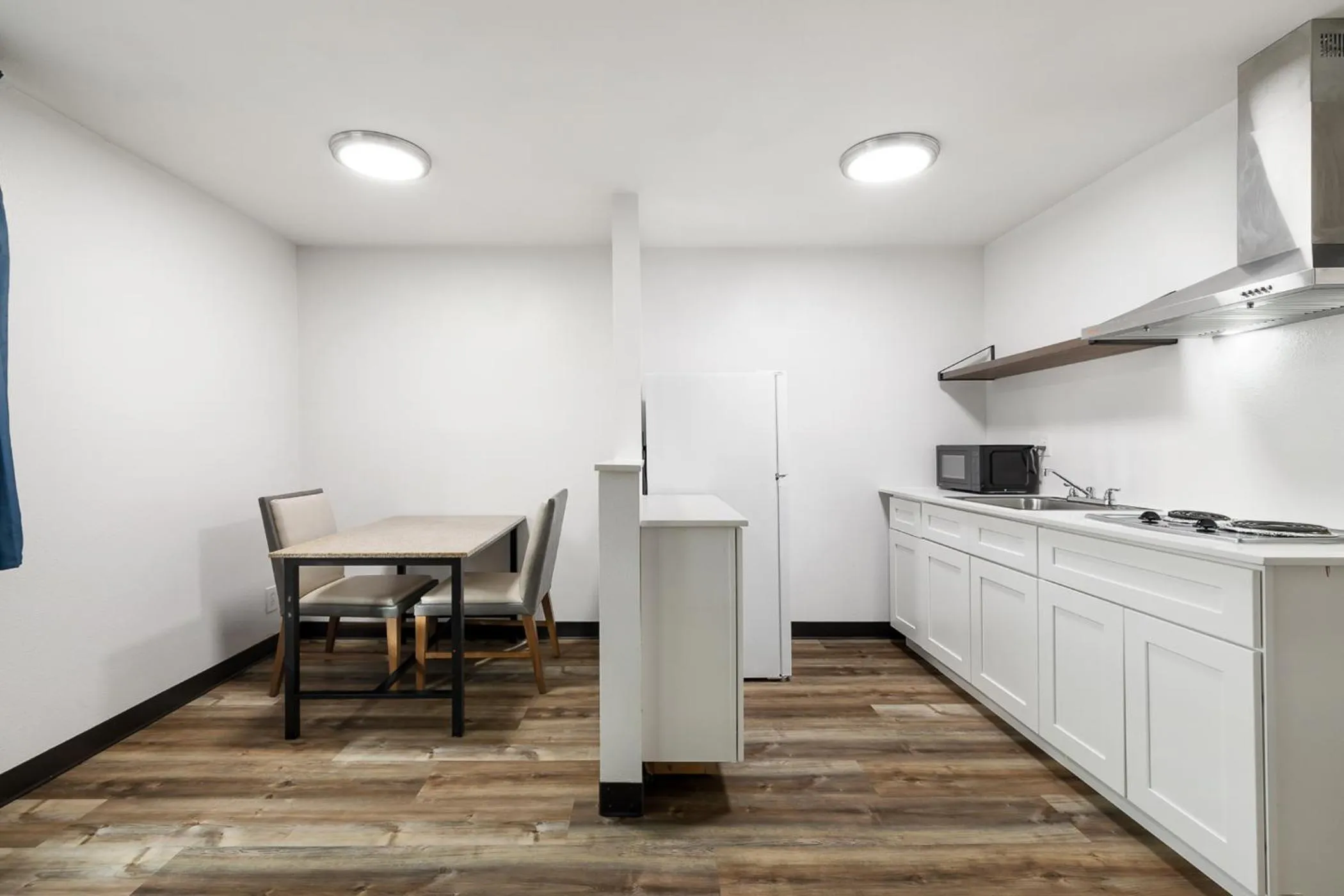 Kitchen or kitchenette in Kennewick Inn & Suites Tri Cities