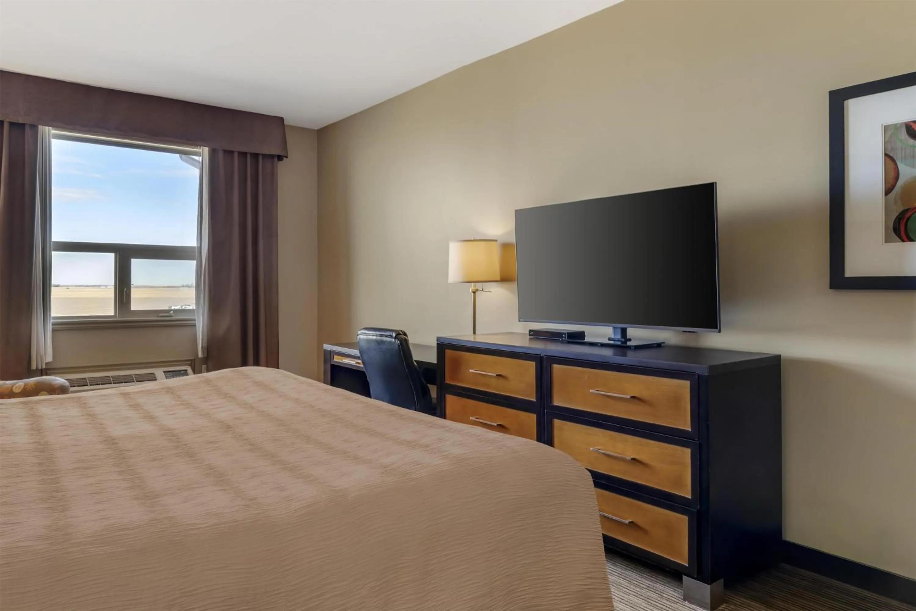 Bedroom, Bed in Best Western Plus Moose Jaw