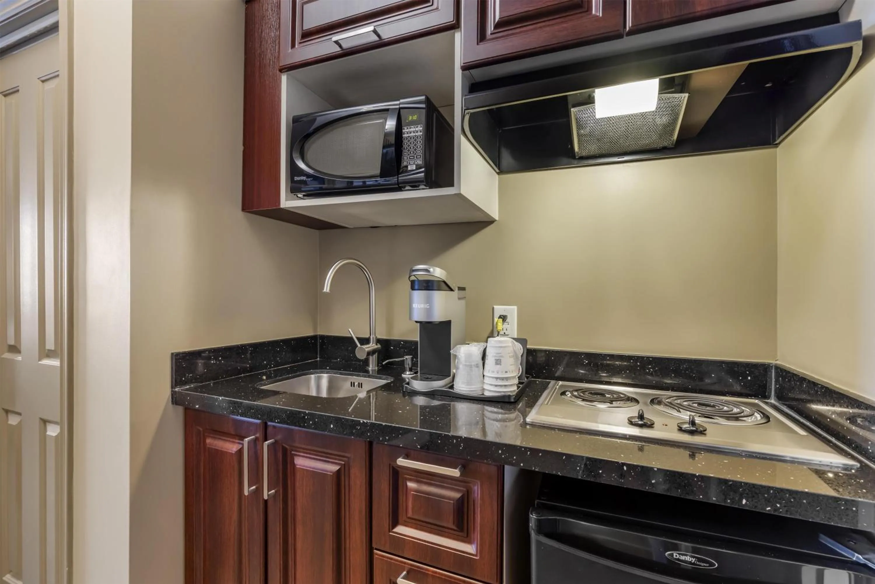 Bedroom in Best Western Plus Moose Jaw