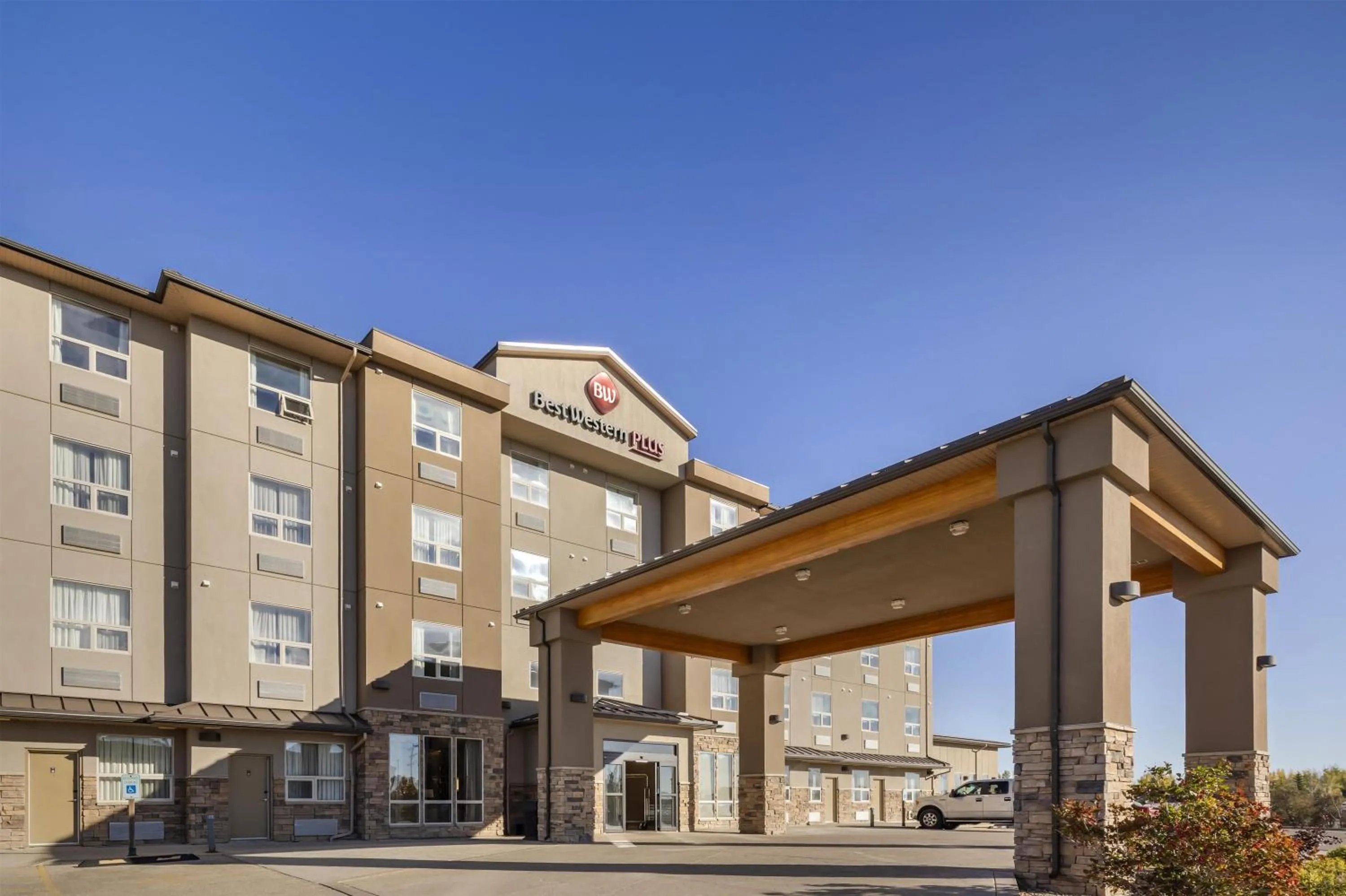 Property building in Best Western Plus Moose Jaw