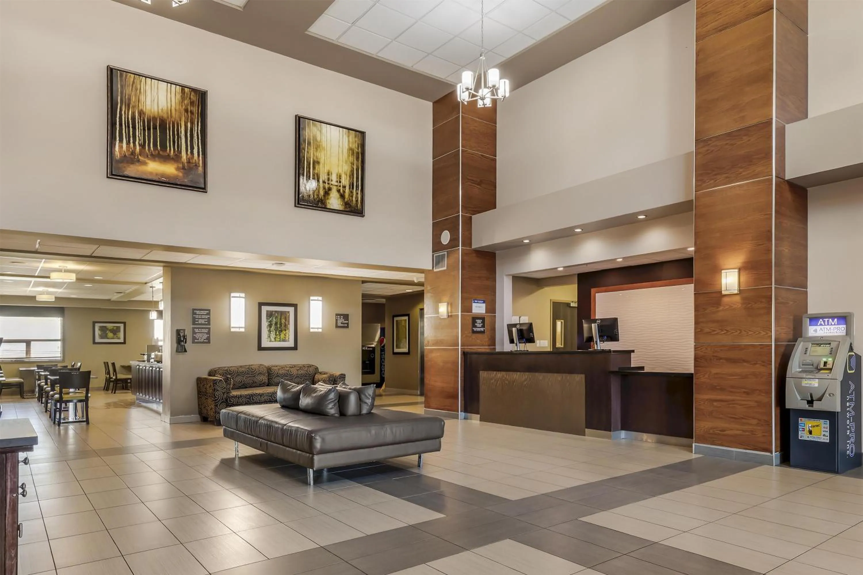 Lobby or reception in Best Western Plus Moose Jaw