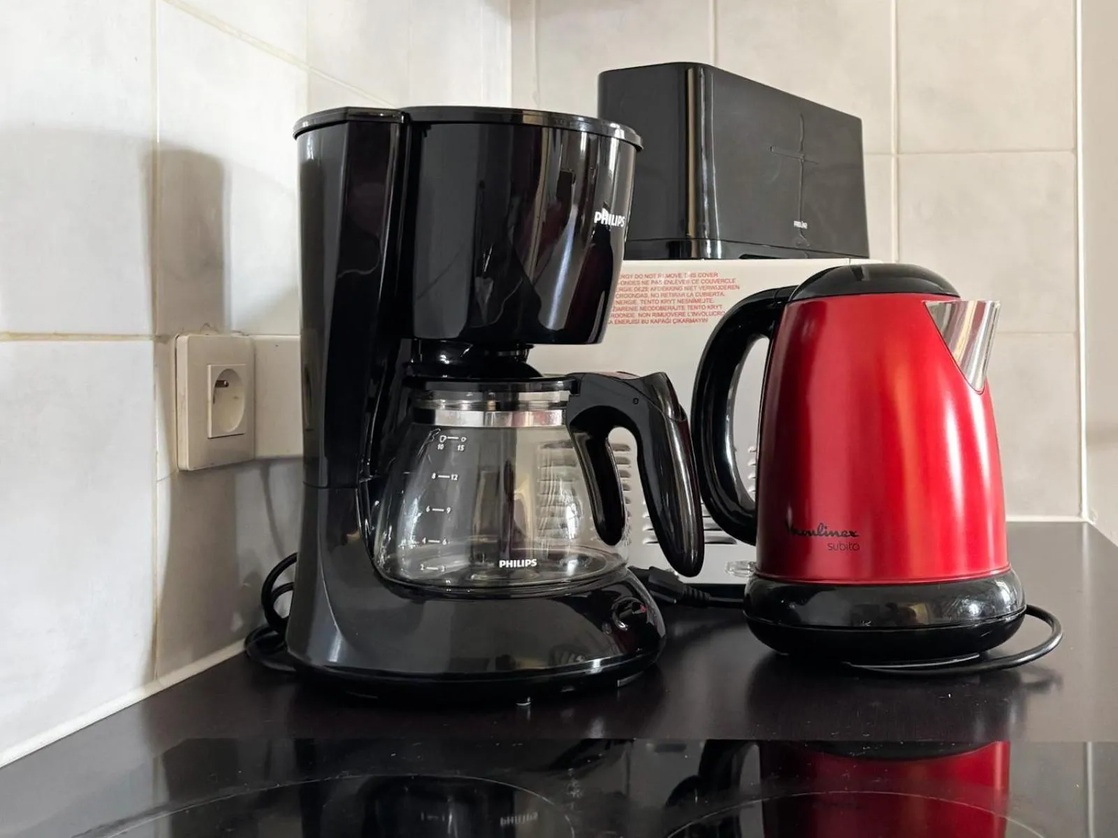 Coffee/tea facilities in Village Creole