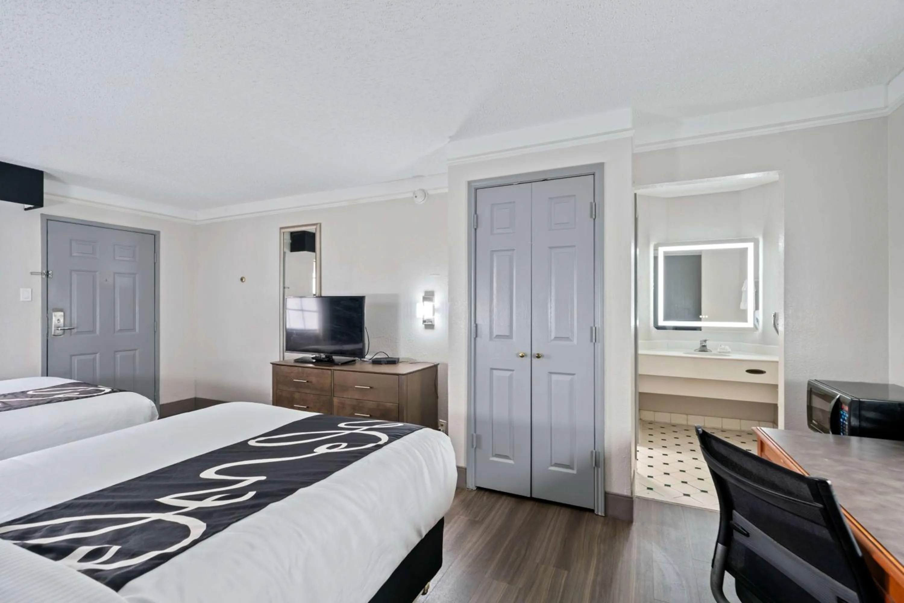 Photo of the whole room in La Quinta Inn by Wyndham Corpus Christi North