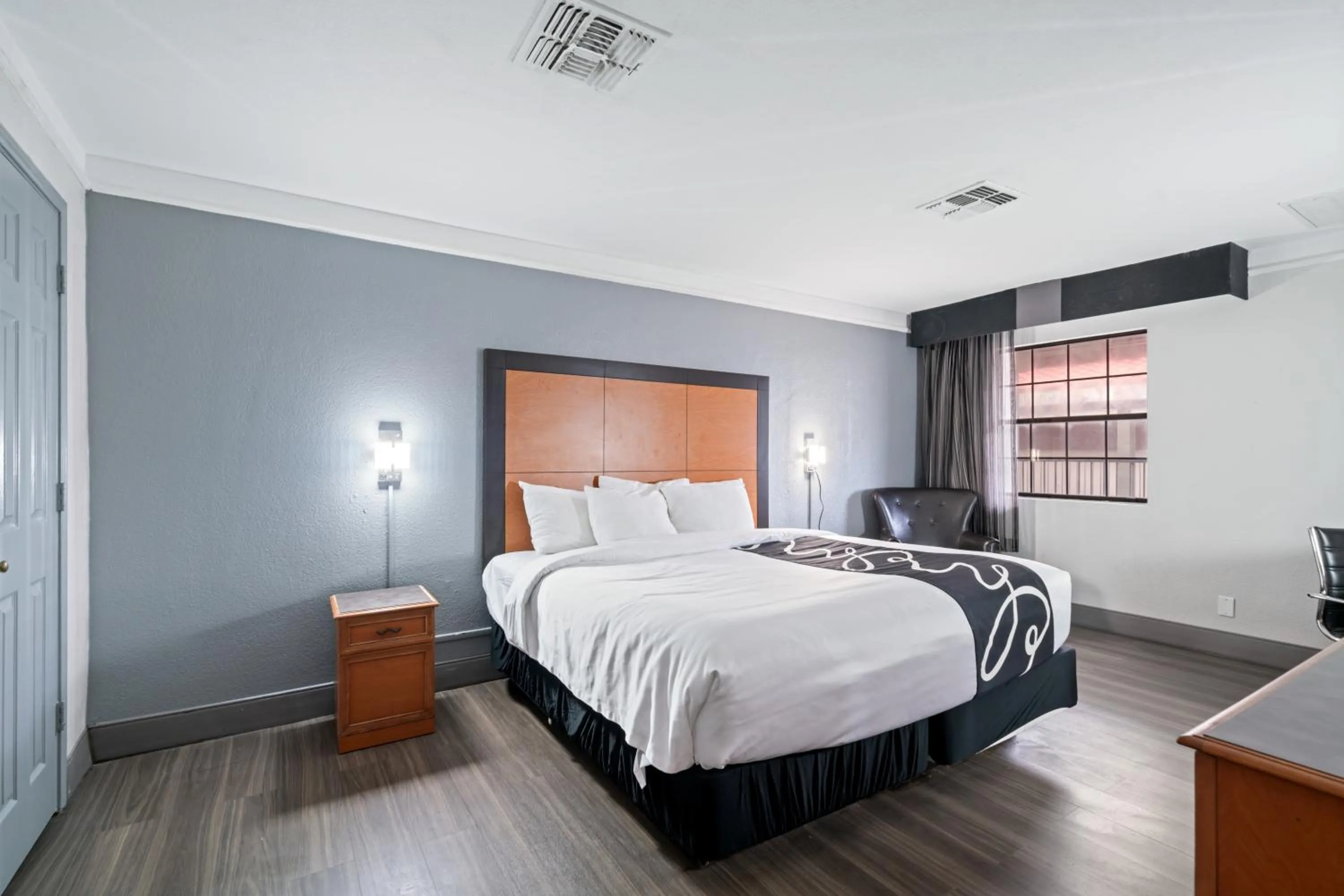 Bedroom in La Quinta Inn by Wyndham Corpus Christi North