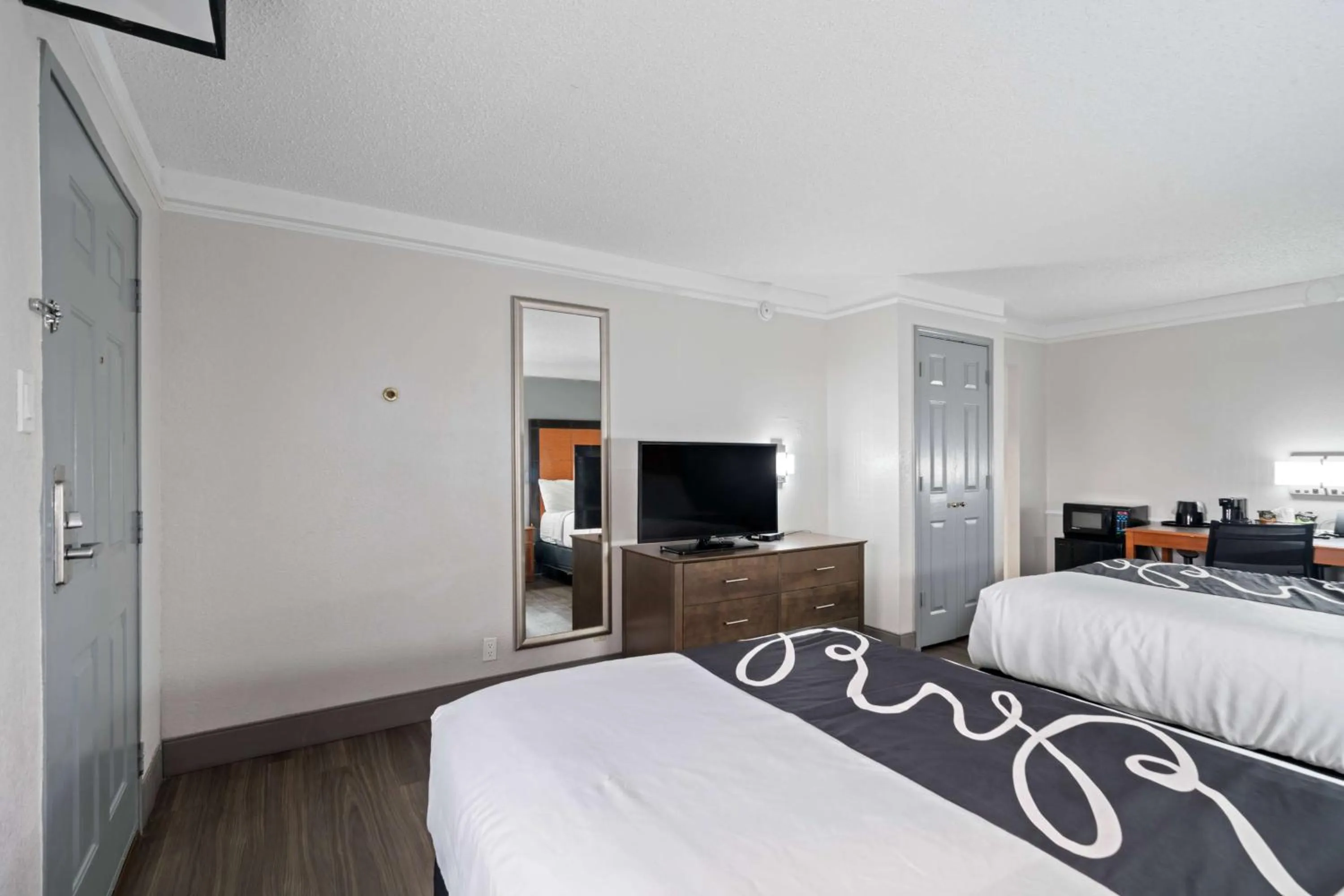 Photo of the whole room in La Quinta Inn by Wyndham Corpus Christi North