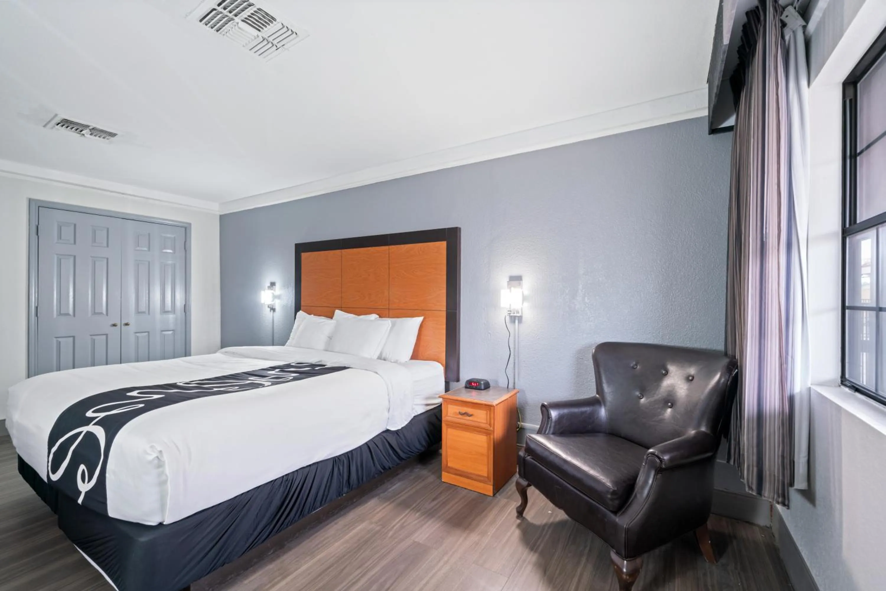 Bedroom in La Quinta Inn by Wyndham Corpus Christi North