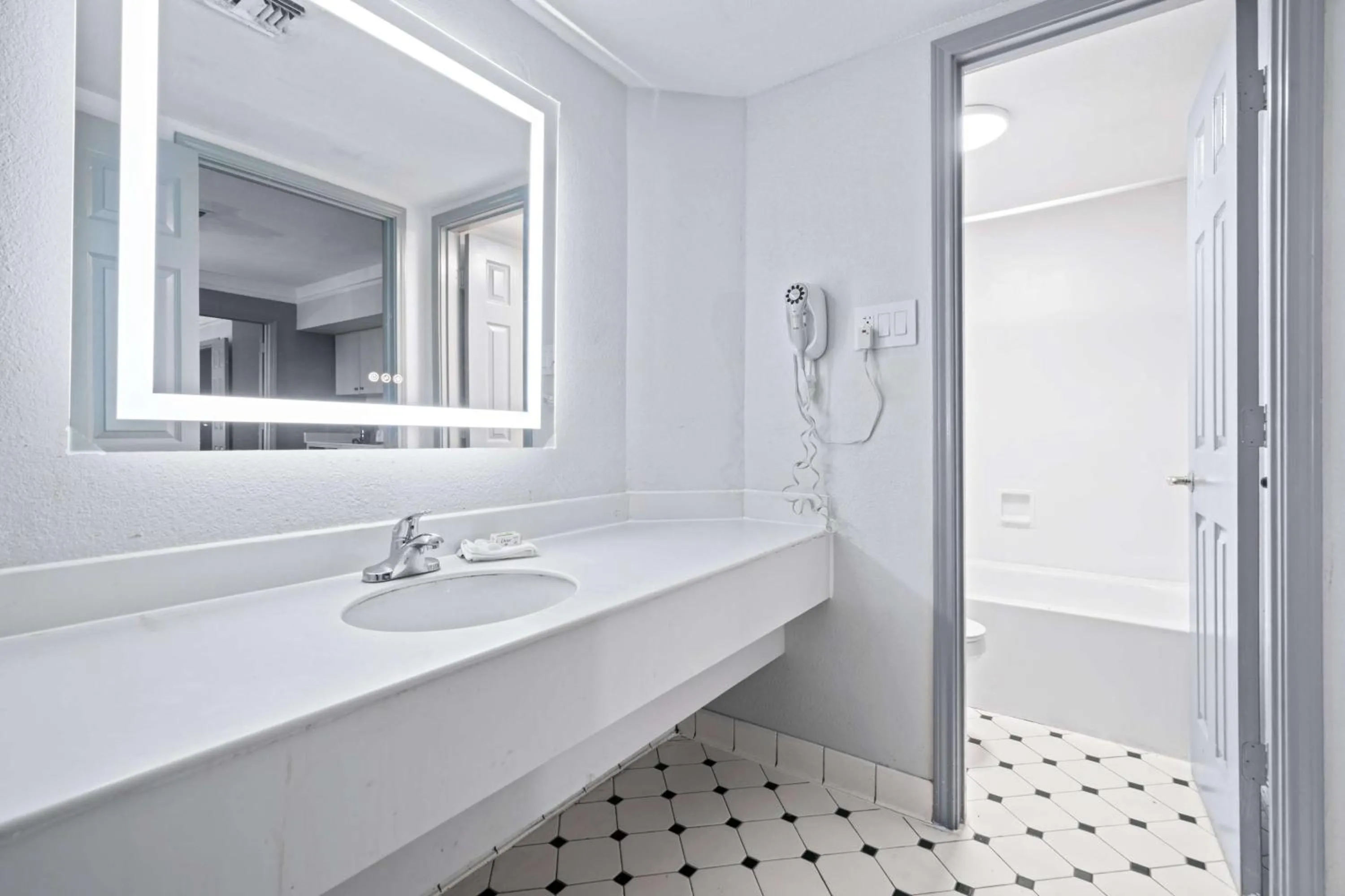 Bathroom in La Quinta Inn by Wyndham Corpus Christi North