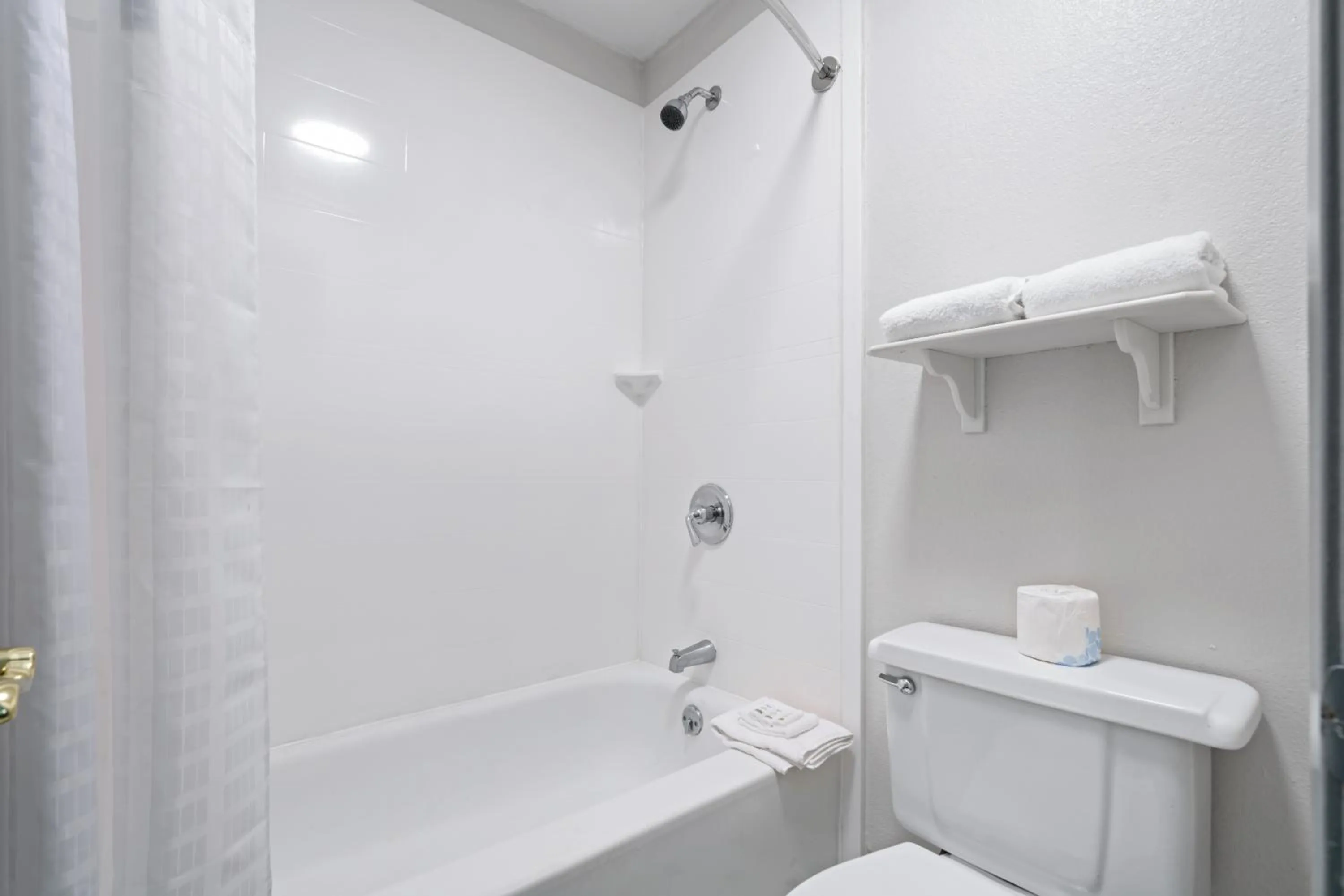 Bathroom in La Quinta Inn by Wyndham Corpus Christi North