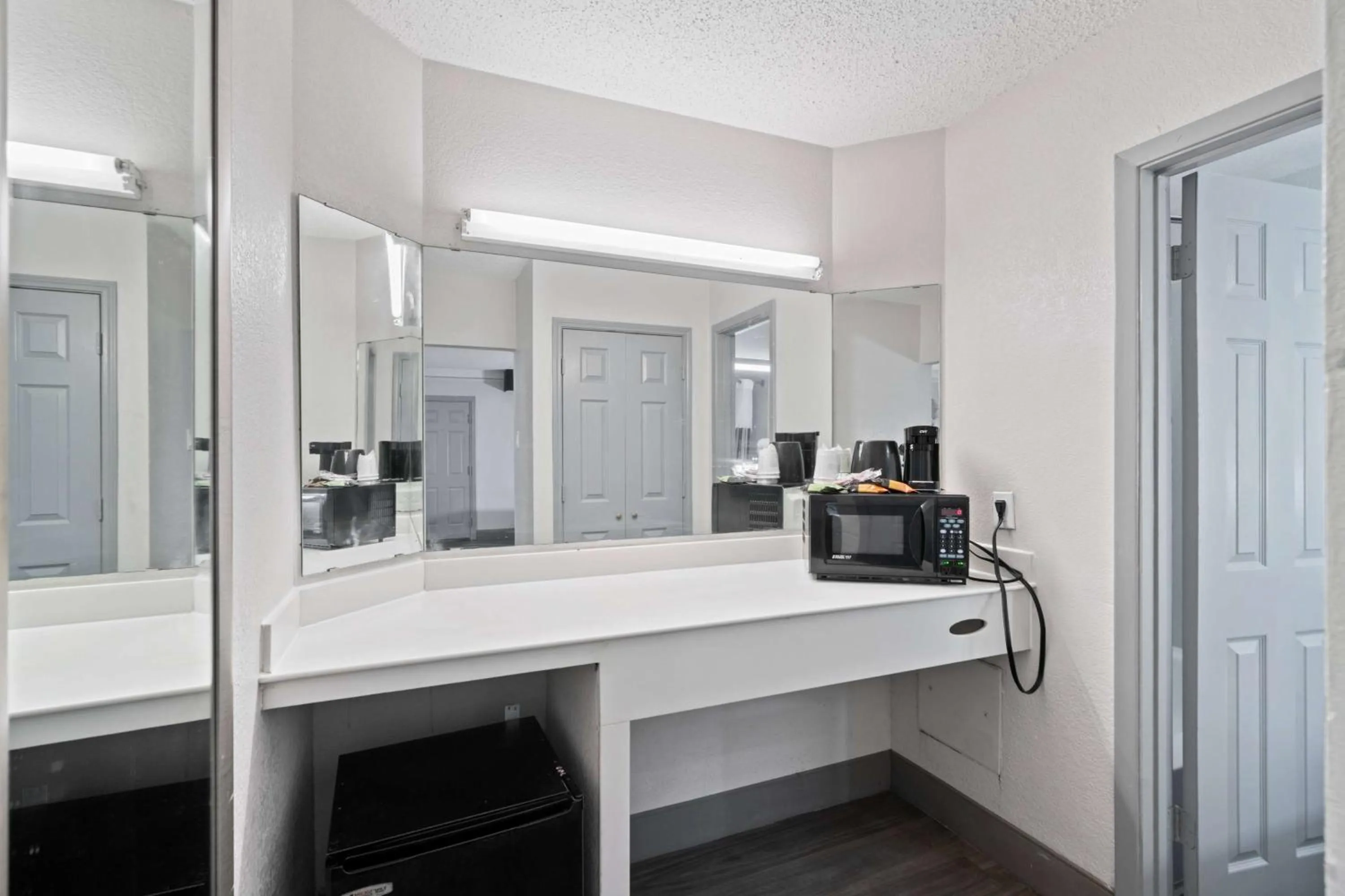 Bathroom in La Quinta Inn by Wyndham Corpus Christi North