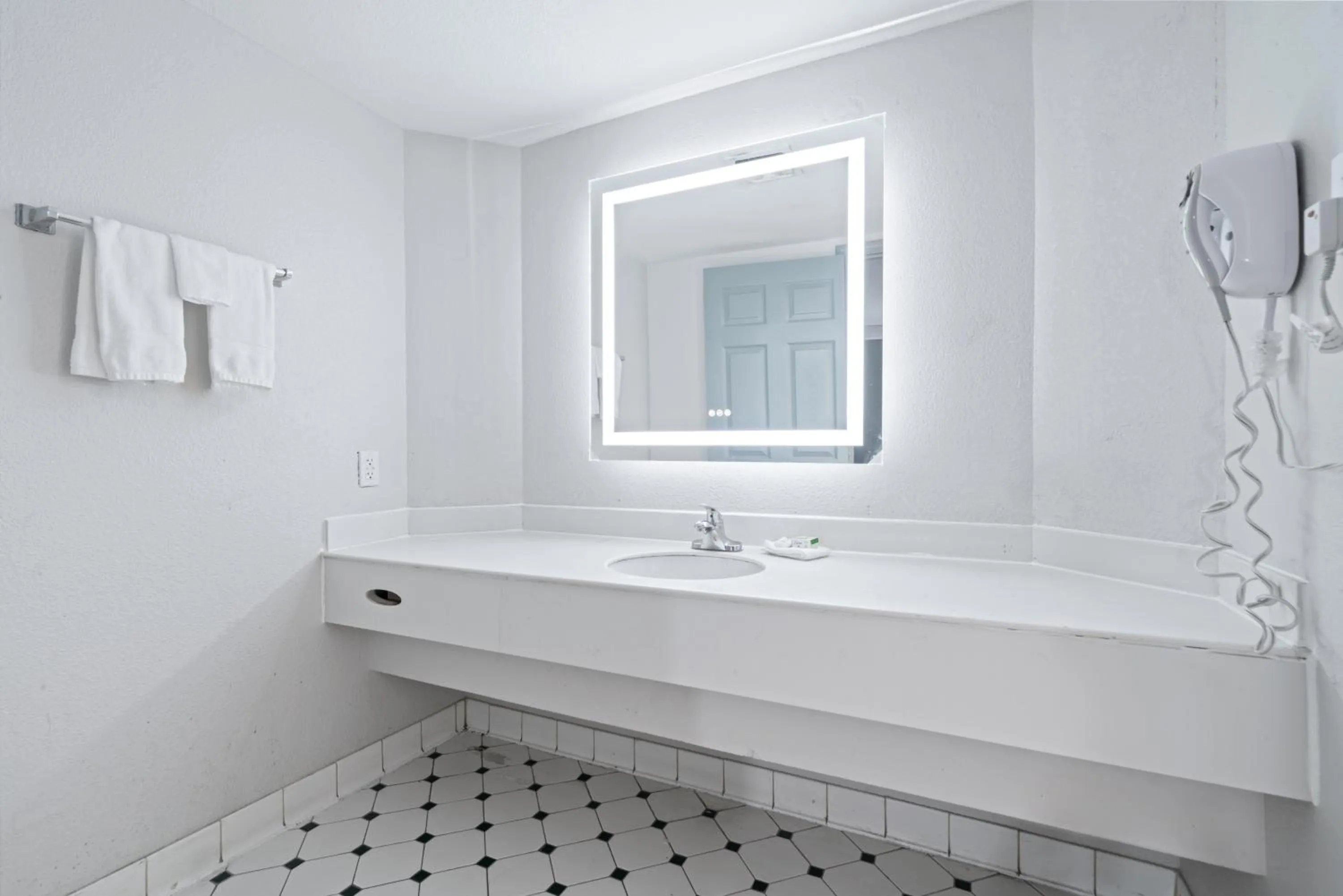 Bathroom in La Quinta Inn by Wyndham Corpus Christi North