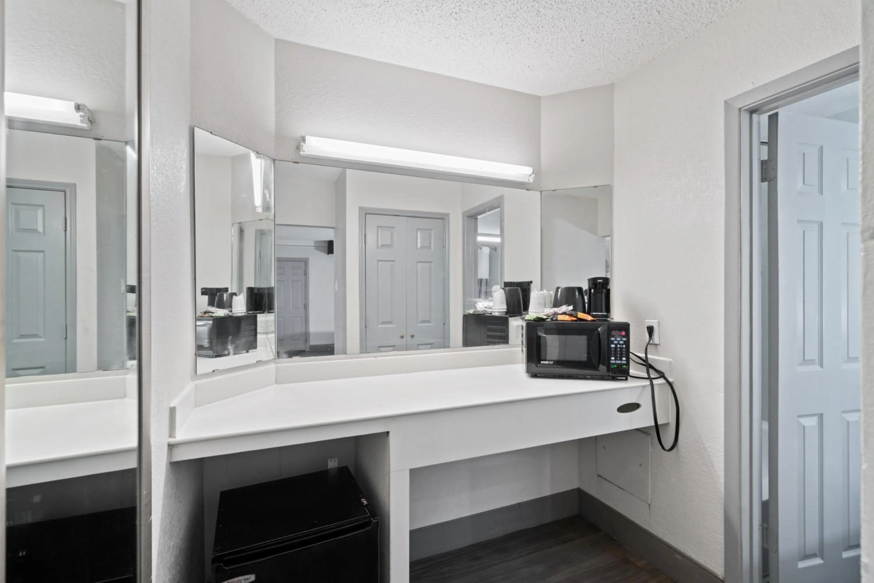 Bathroom in La Quinta Inn by Wyndham Corpus Christi North