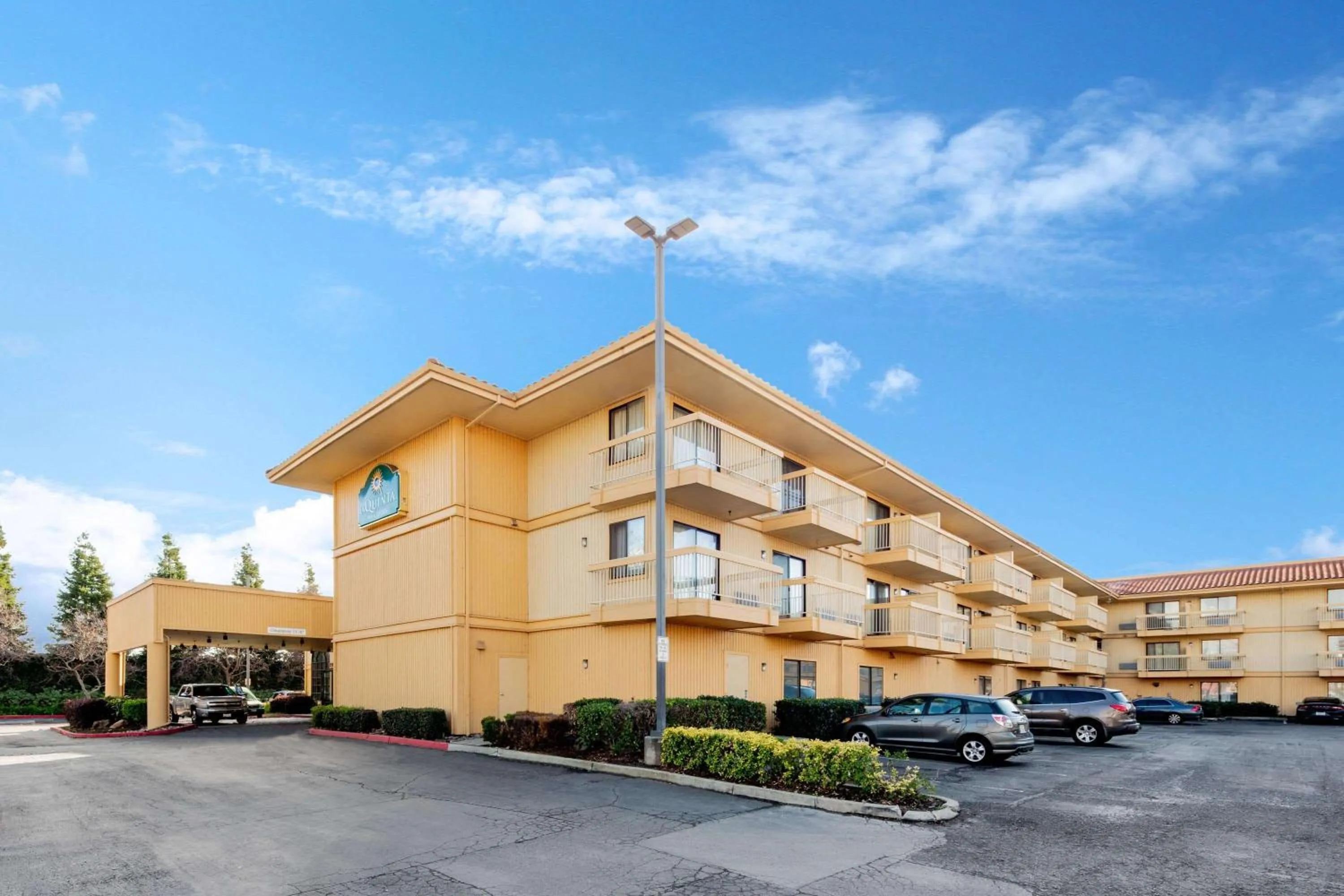 Property building in La Quinta by Wyndham Oakland - Hayward