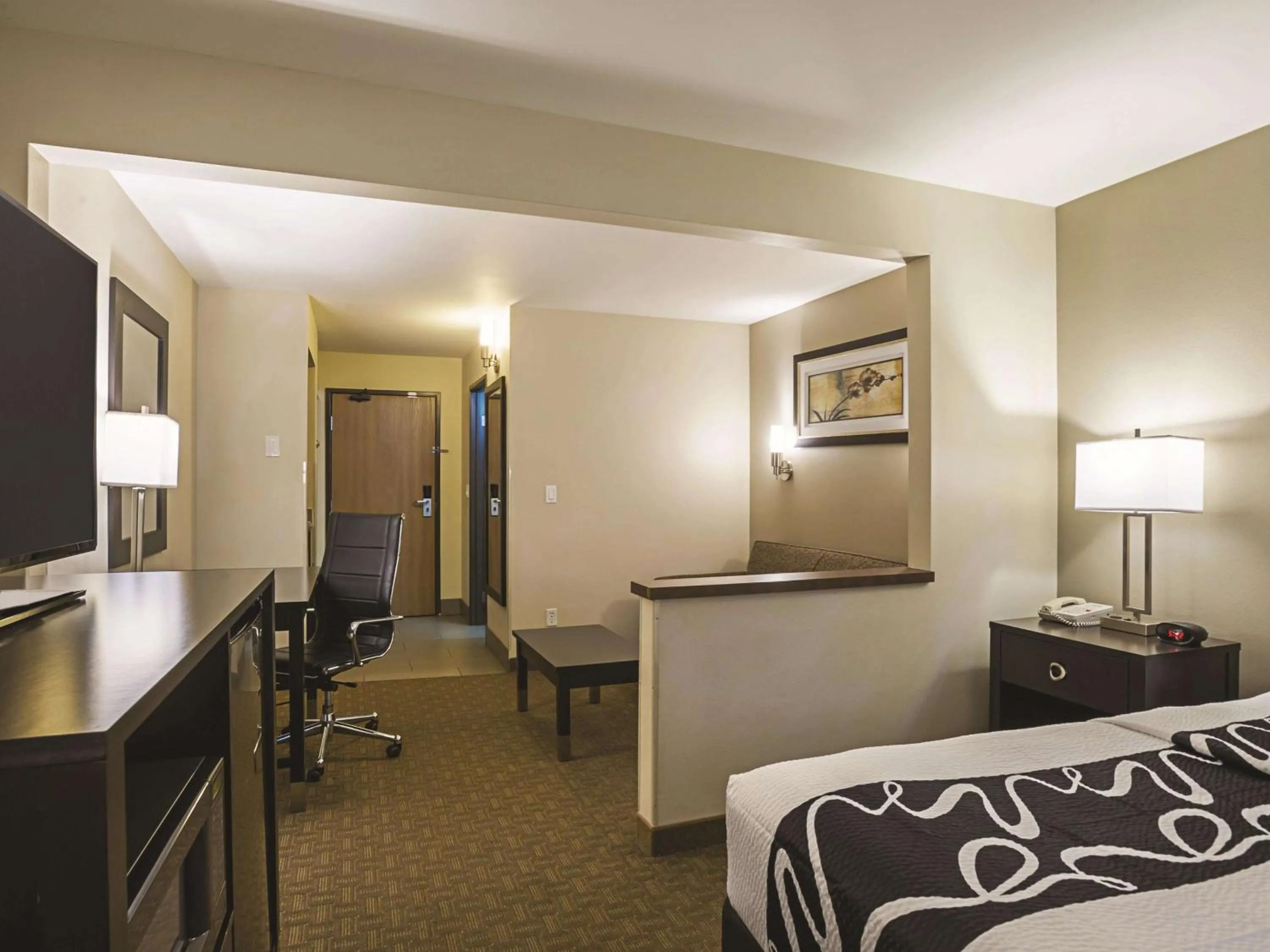 Photo of the whole room, Bed in La Quinta Inn by Wyndham Olympia - Lacey