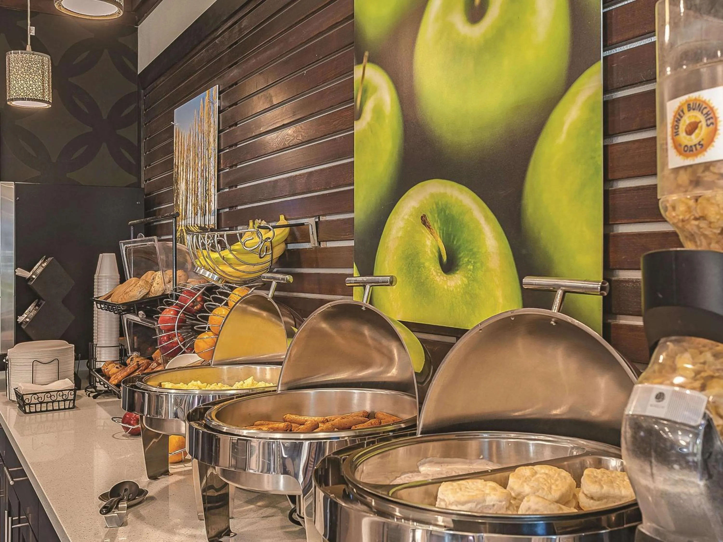 Restaurant/places to eat in La Quinta Inn by Wyndham Olympia - Lacey