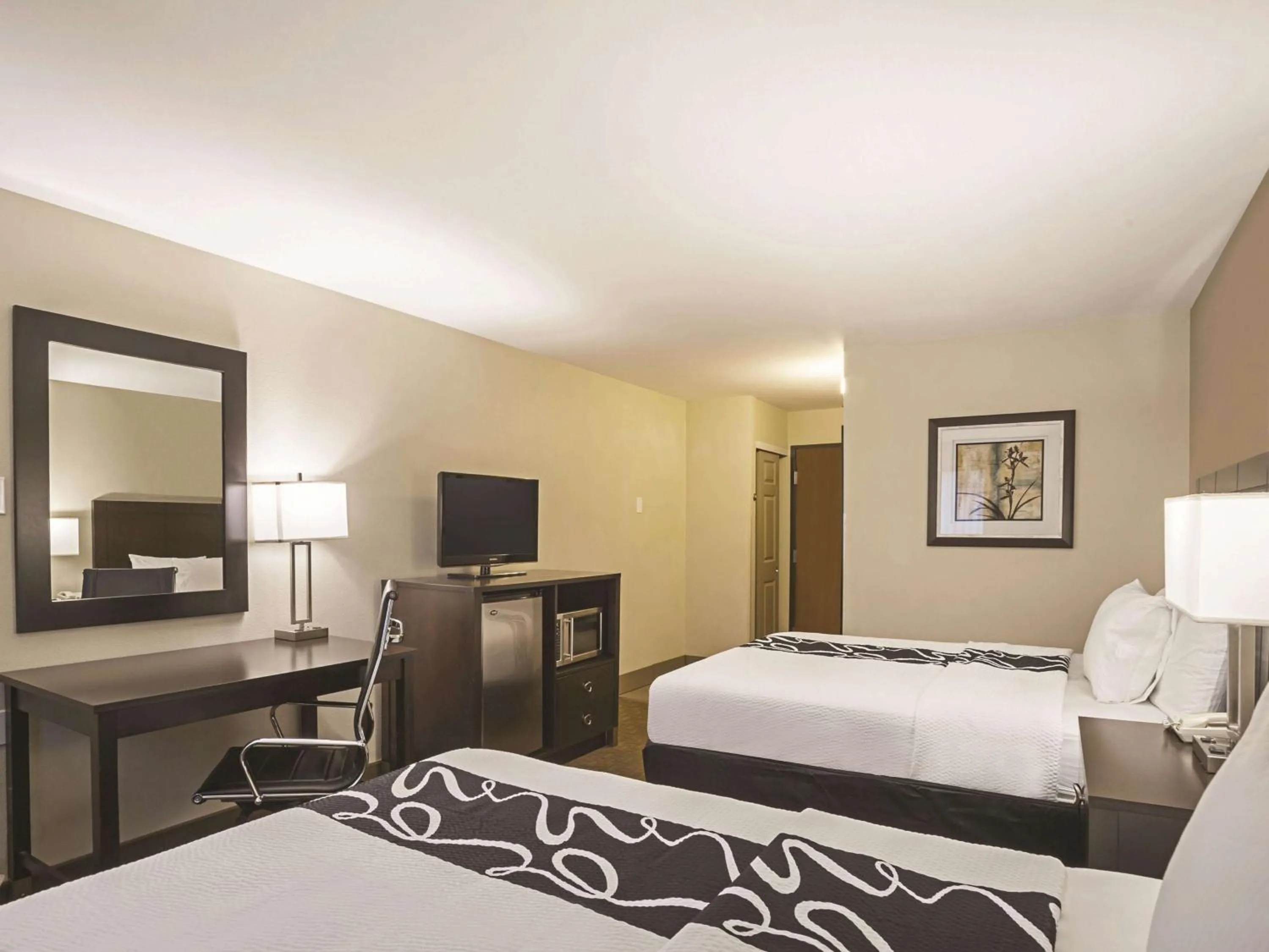 Photo of the whole room, Bed in La Quinta Inn by Wyndham Olympia - Lacey