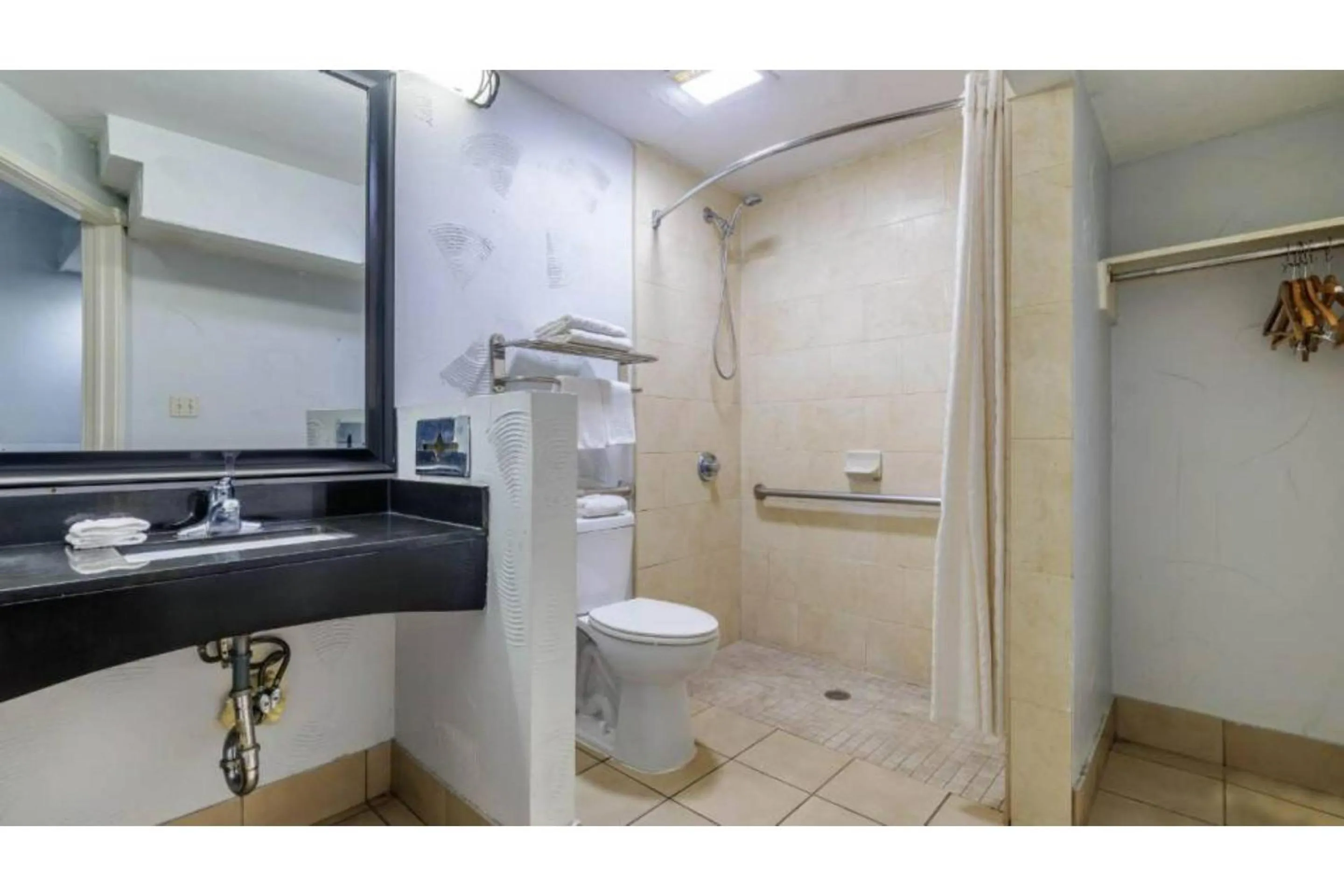 Bathroom in Motel 6 Dallas TX Downtown