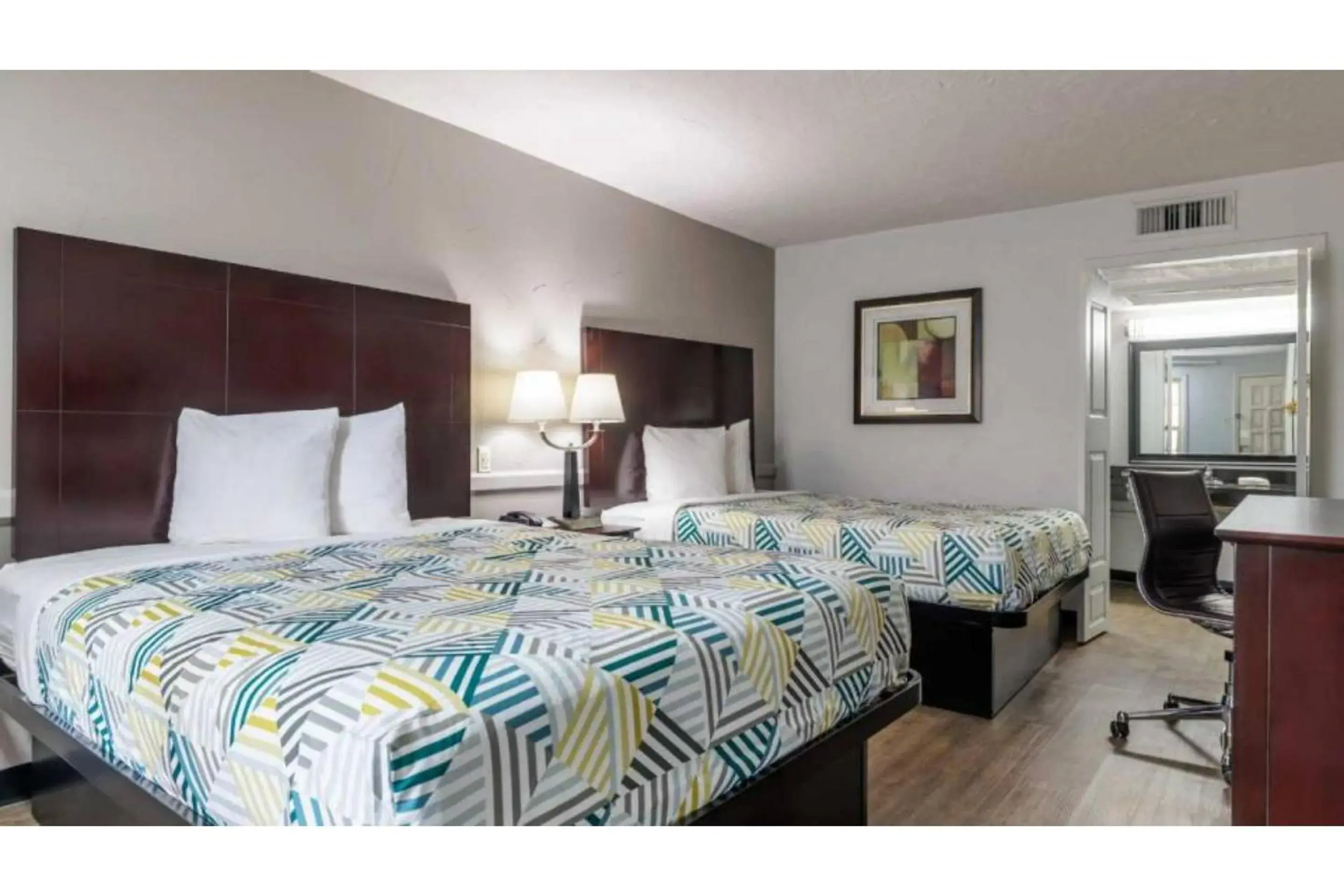 Queen Room with Two Queen Beds - Smoking in Motel 6 Dallas TX Downtown Queen Room with Two Queen Beds - Smoking in Motel 6 Dallas TX Downtown