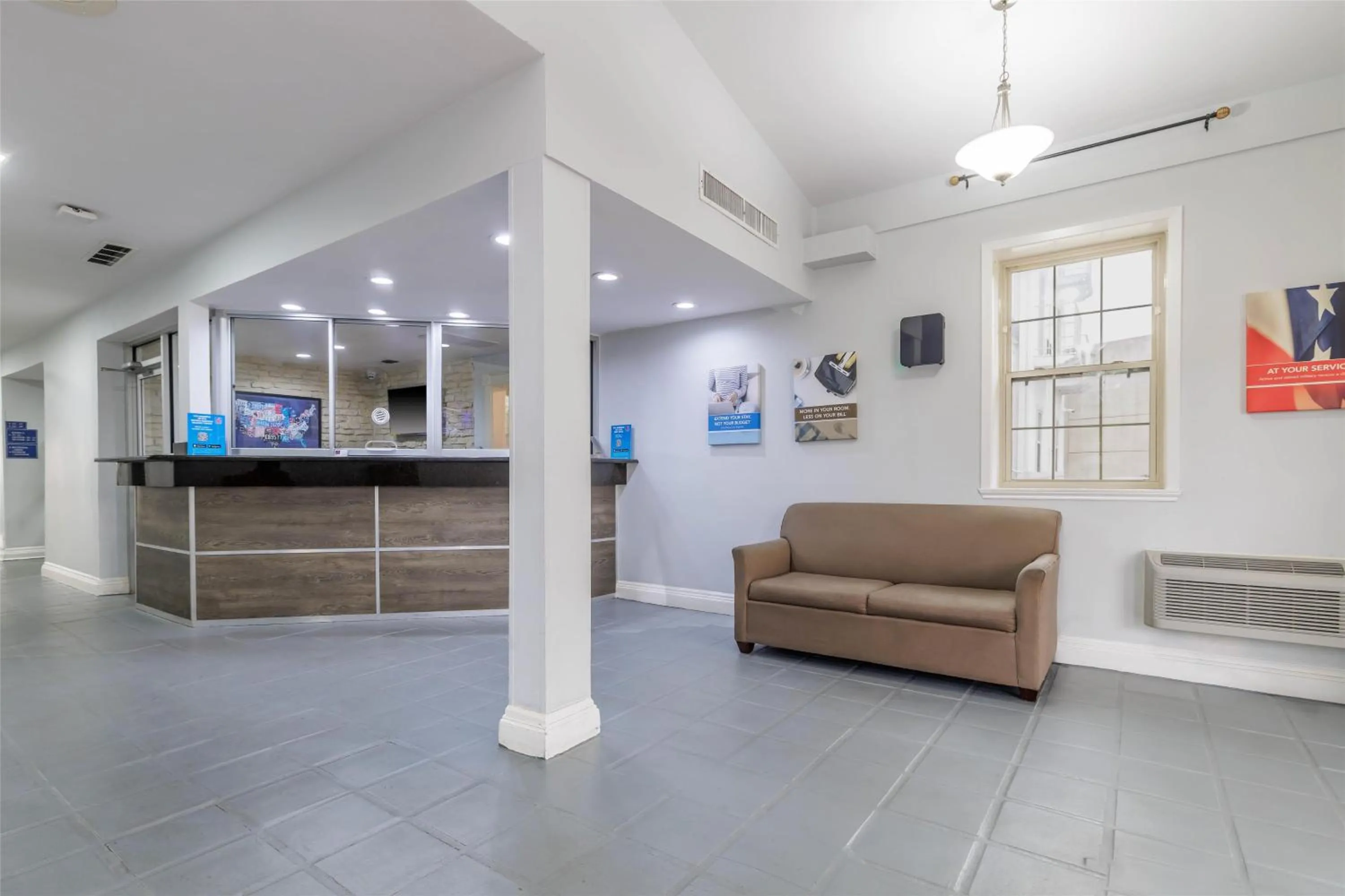 Lobby or reception in Motel 6 Dallas TX Downtown