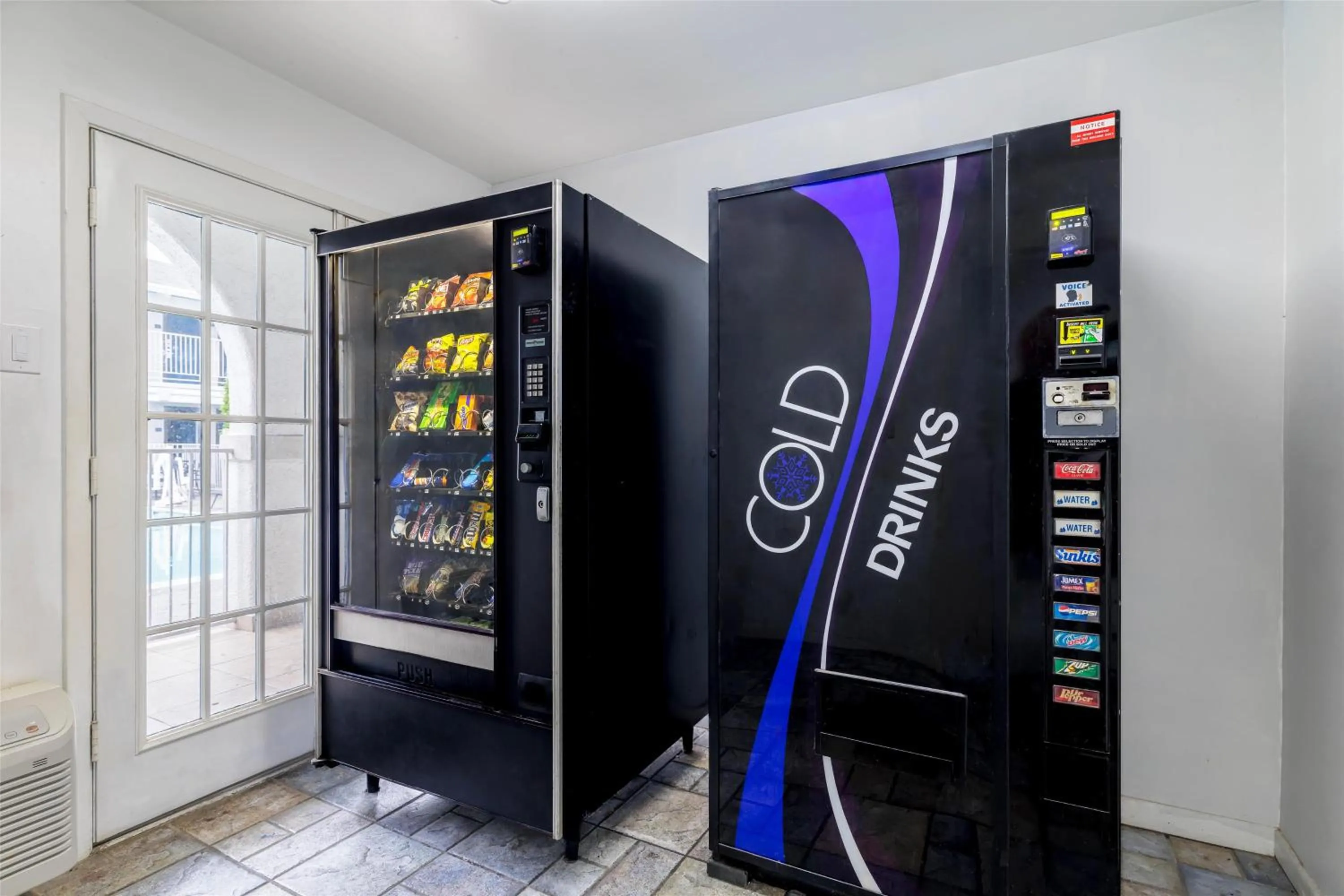 Property building in Motel 6 Dallas TX Downtown