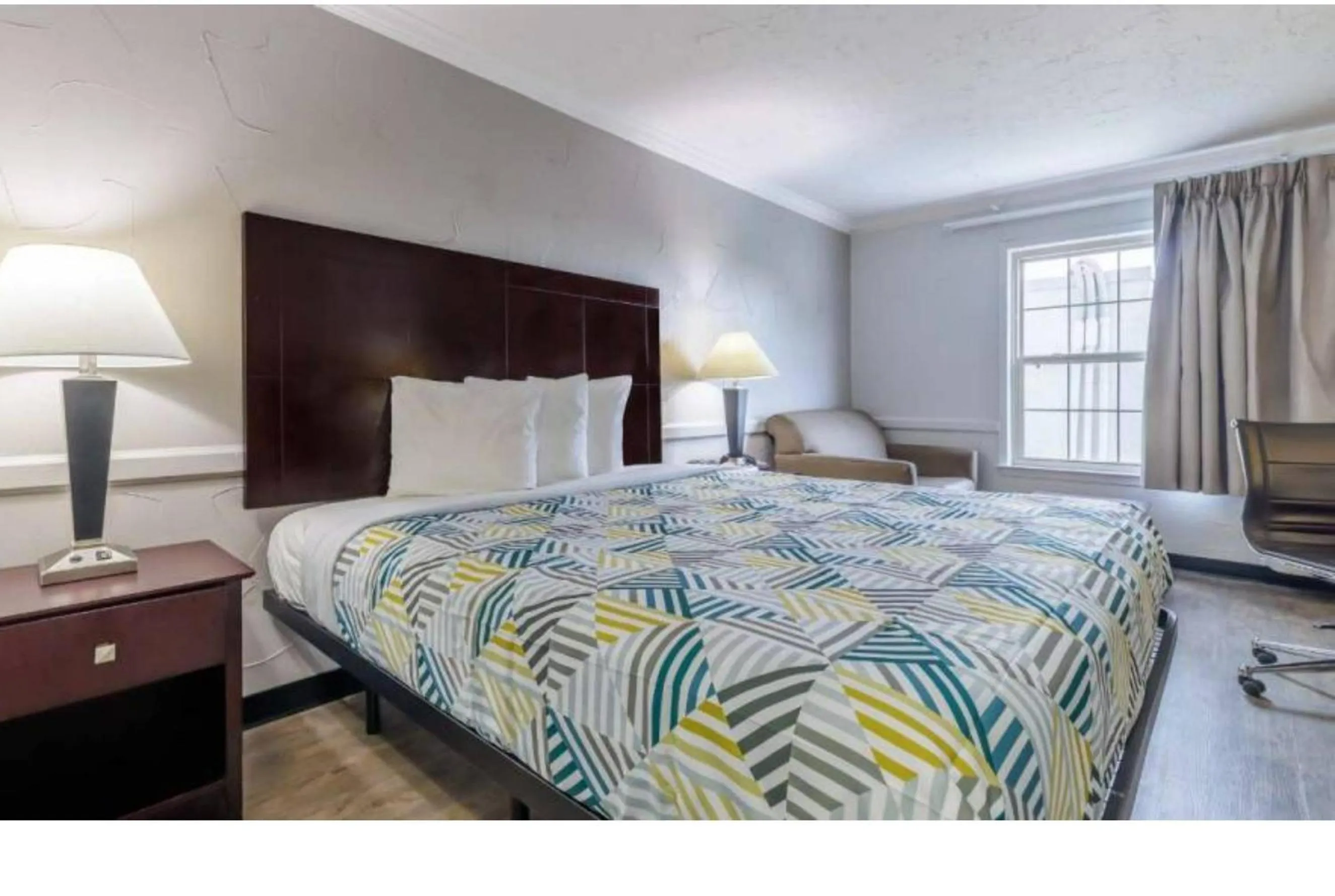 Bedroom, Bed in Motel 6 Dallas TX Downtown