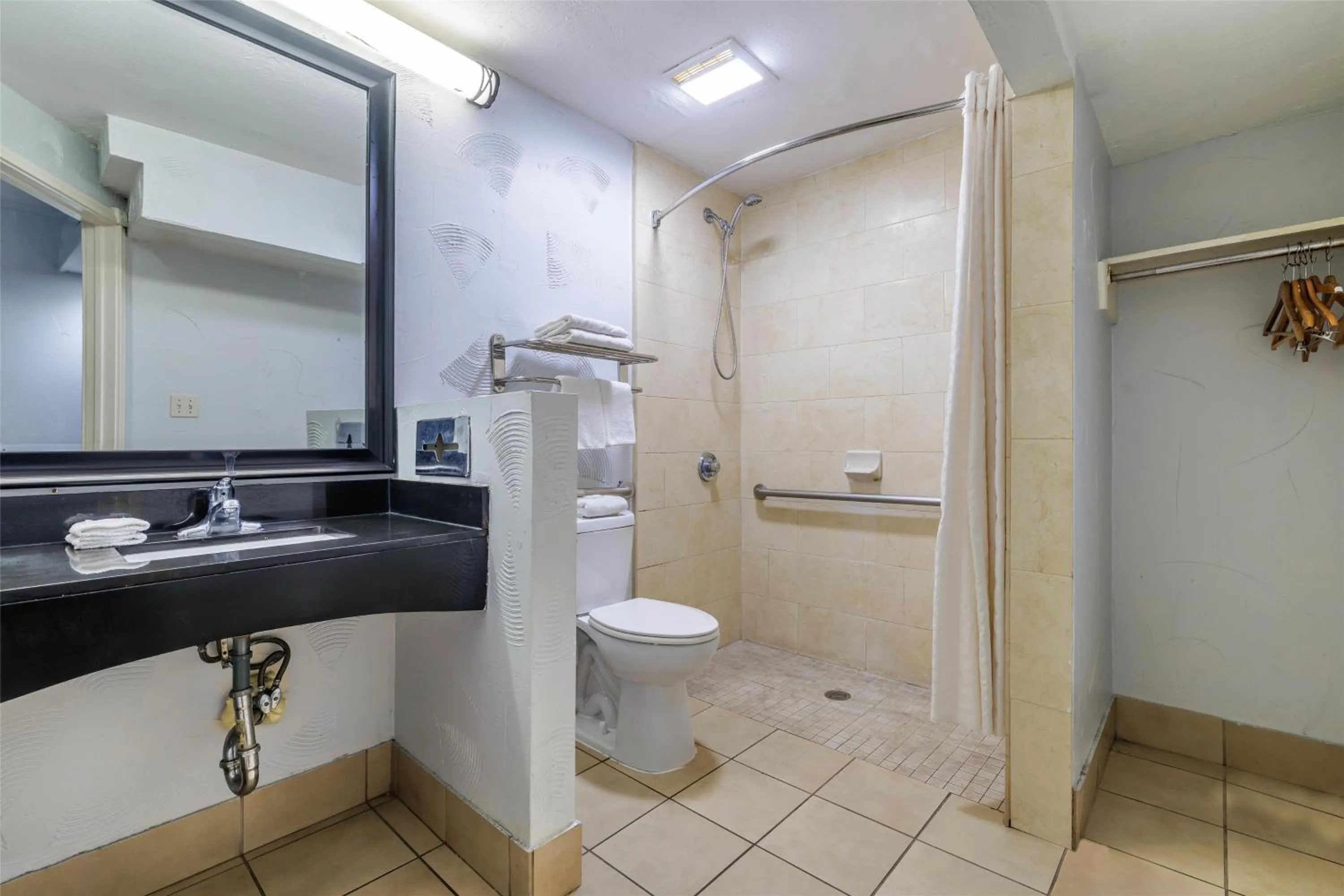 Bedroom in Motel 6 Dallas TX Downtown