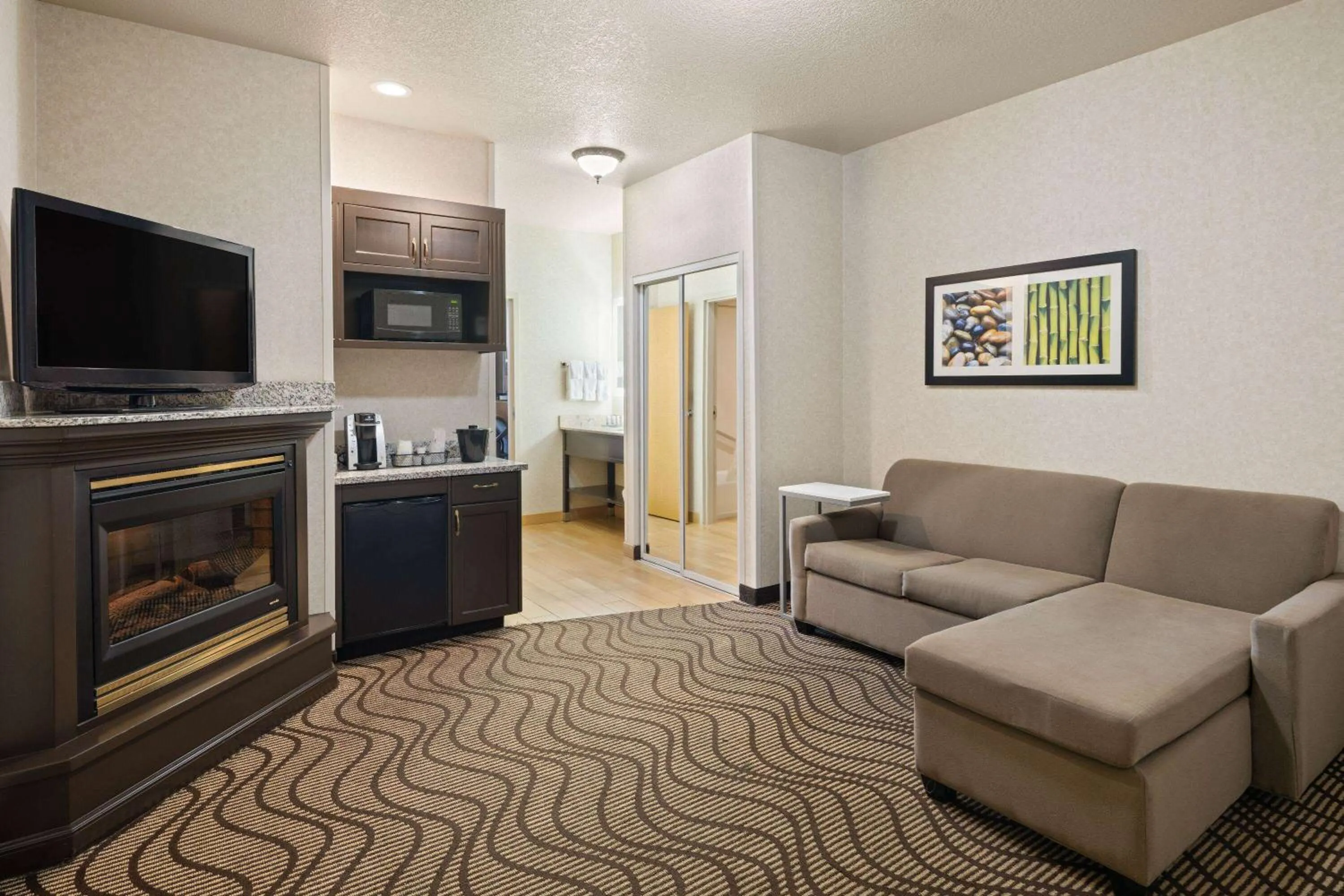 Living room in La Quinta by Wyndham Idaho Falls/Ammon