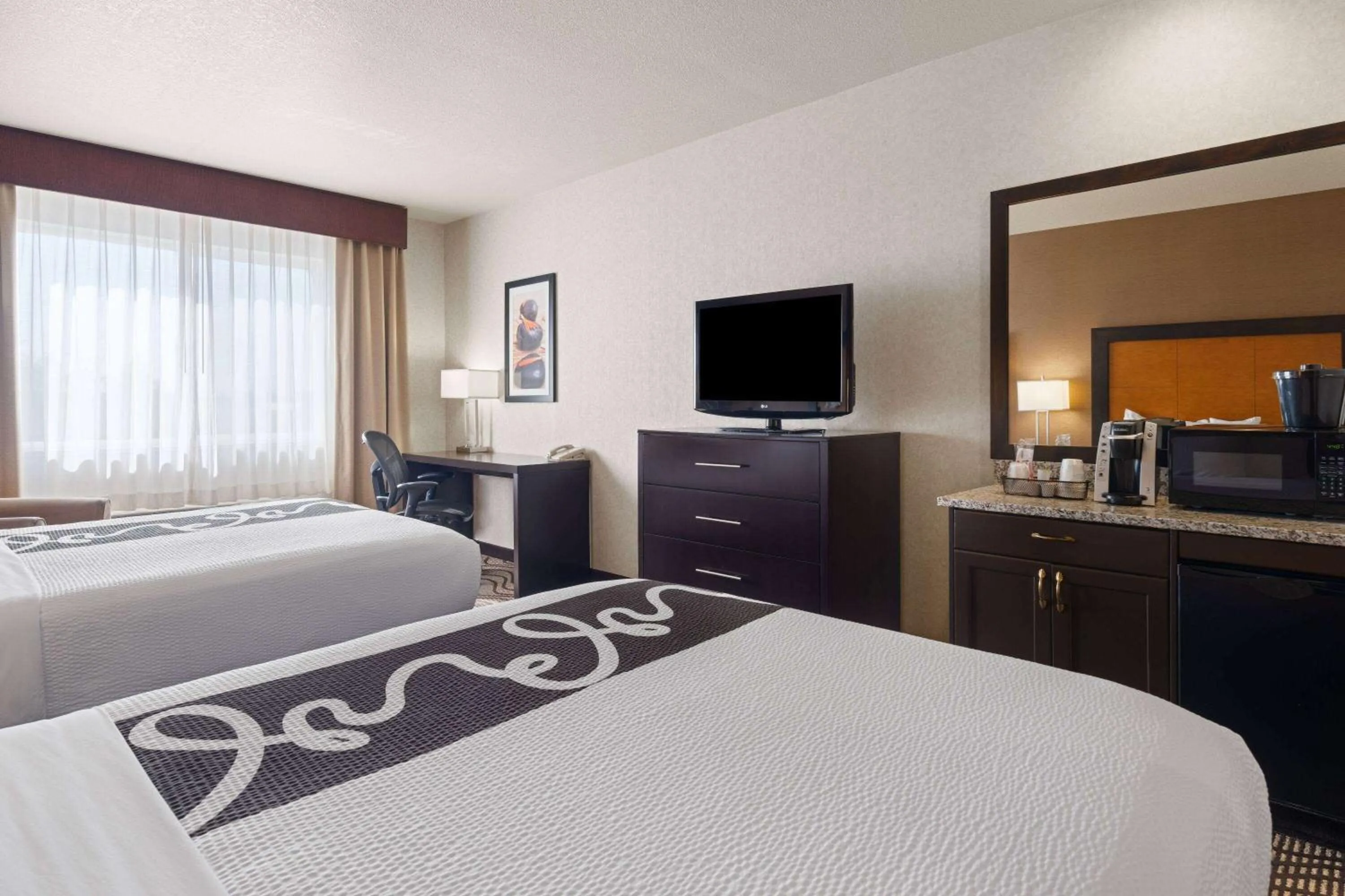 Photo of the whole room, Bed in La Quinta by Wyndham Idaho Falls/Ammon