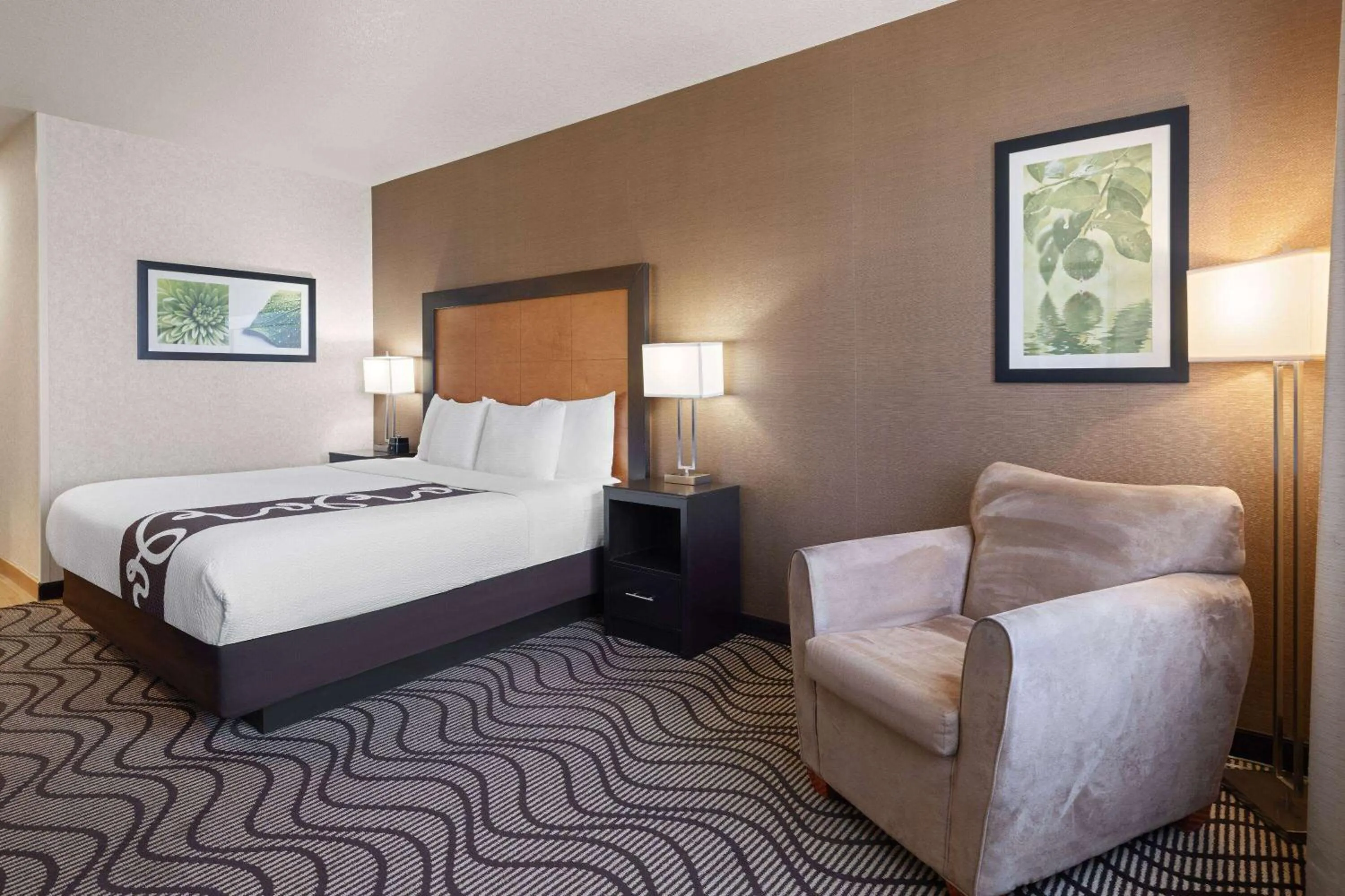 Photo of the whole room, Bed in La Quinta by Wyndham Idaho Falls/Ammon