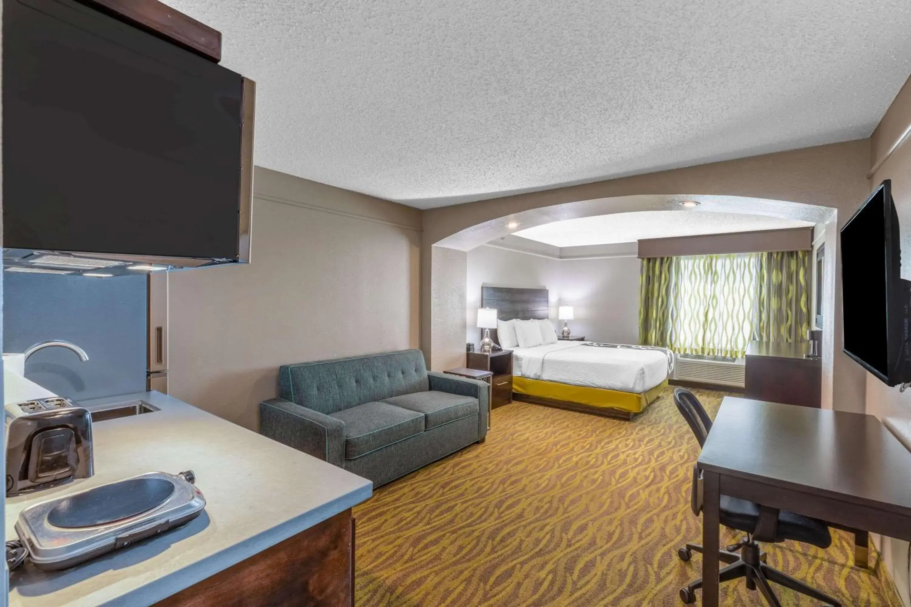 Executive King Room in La Quinta by Wyndham Laredo Airport Executive King Room in La Quinta by Wyndham Laredo Airport