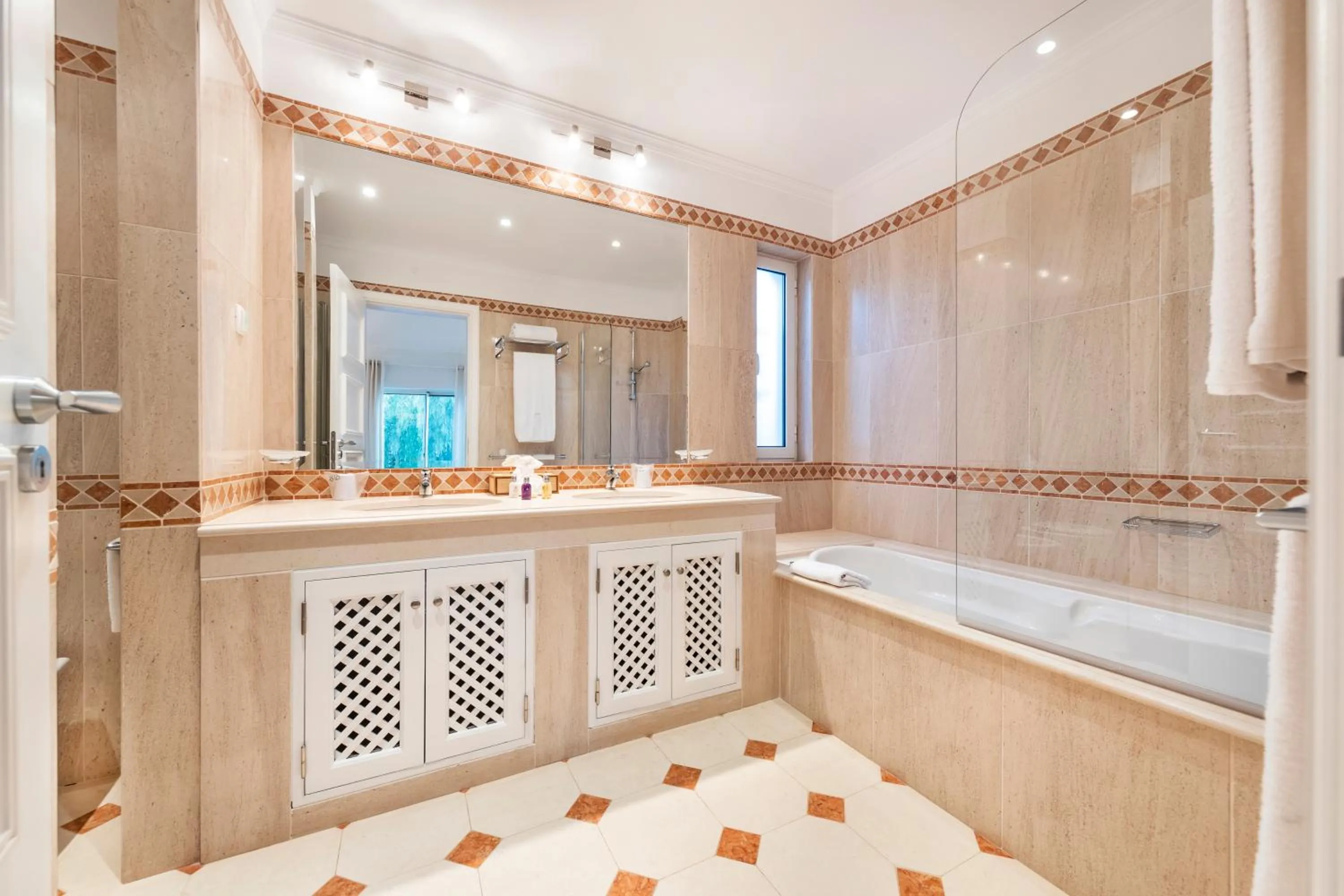 Bathroom in Encosta Do Lago Resort Club