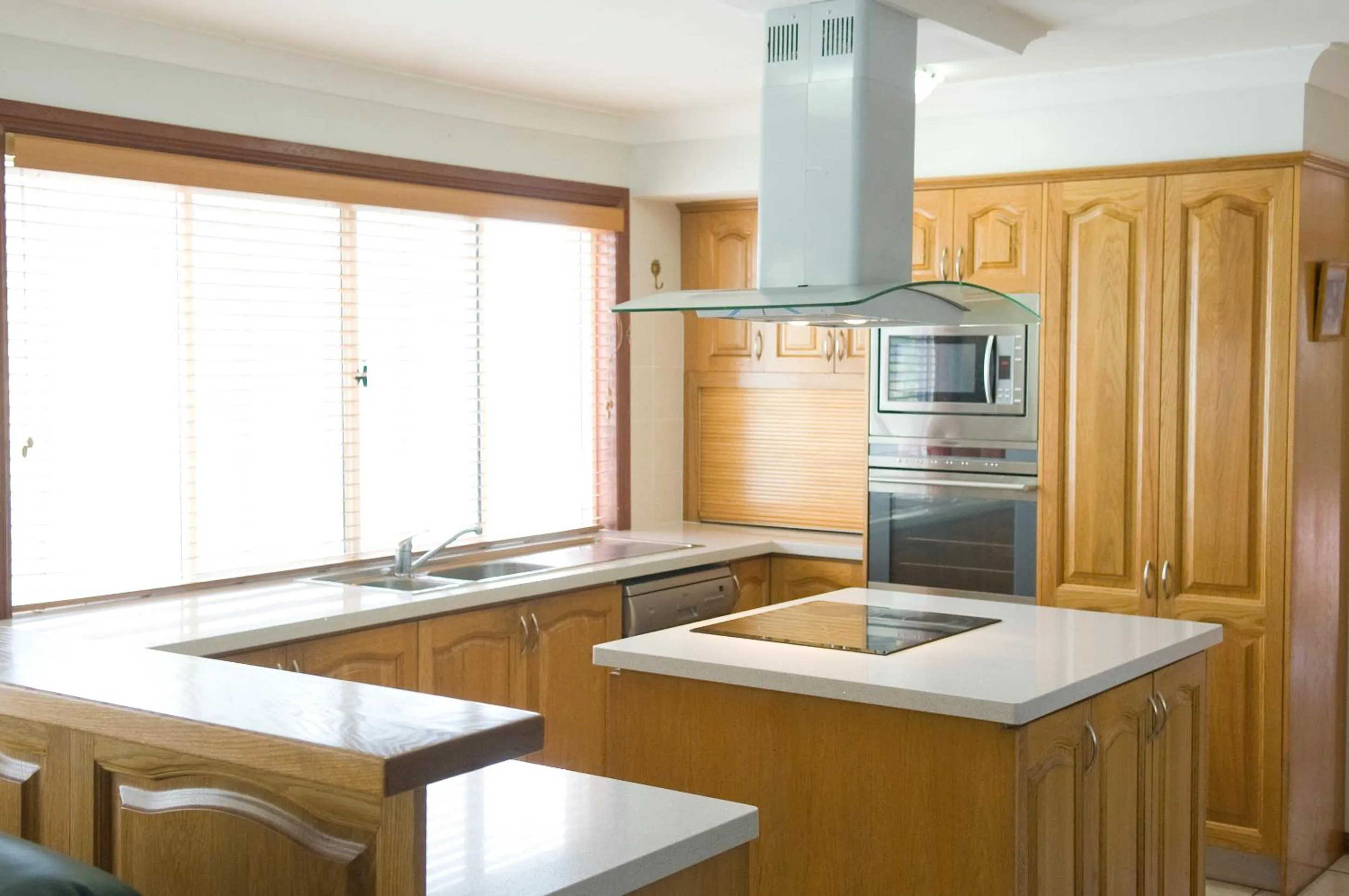 Kitchen or kitchenette in Ainslie Manor Guest House