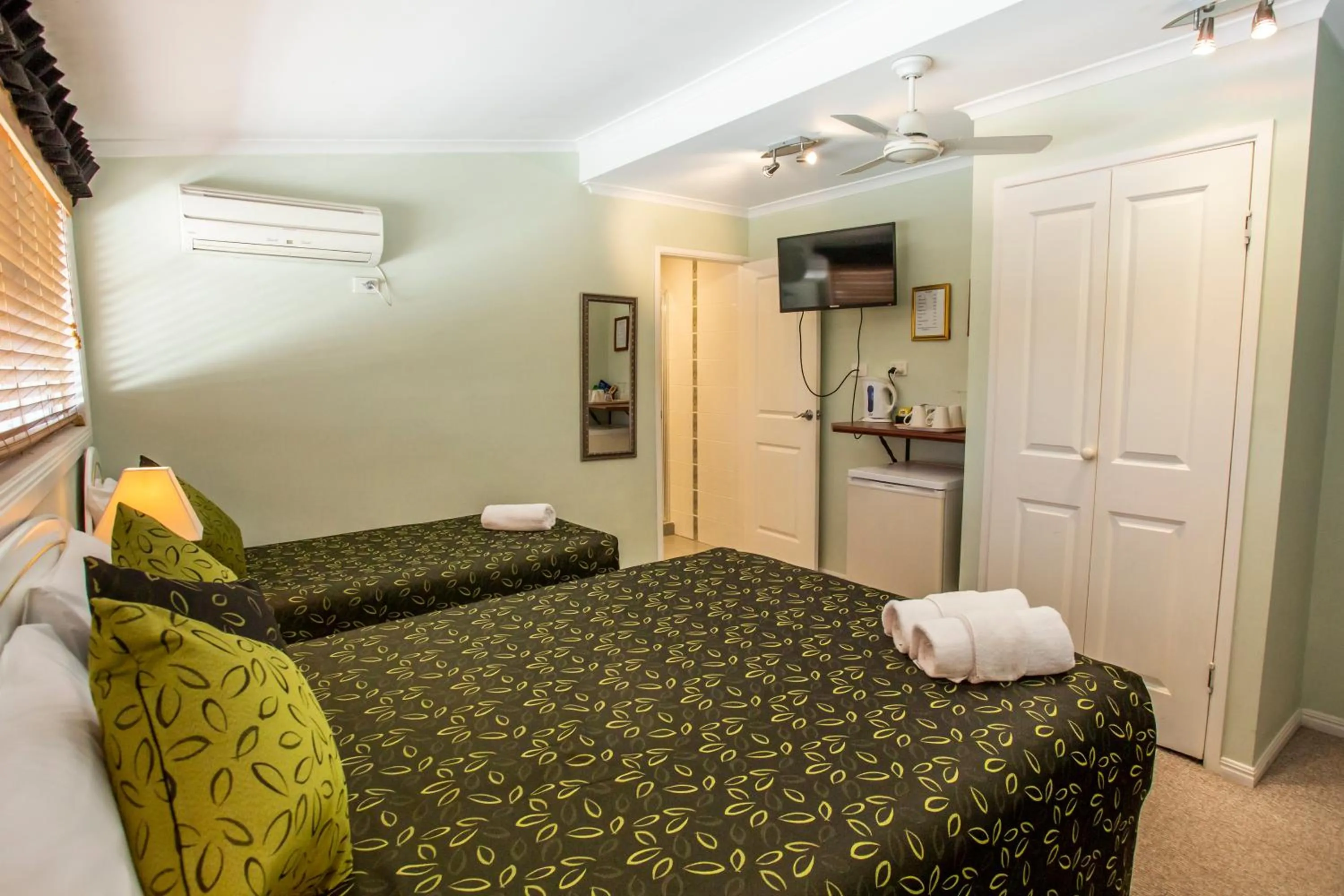 Bedroom, Bed in Ainslie Manor Guest House