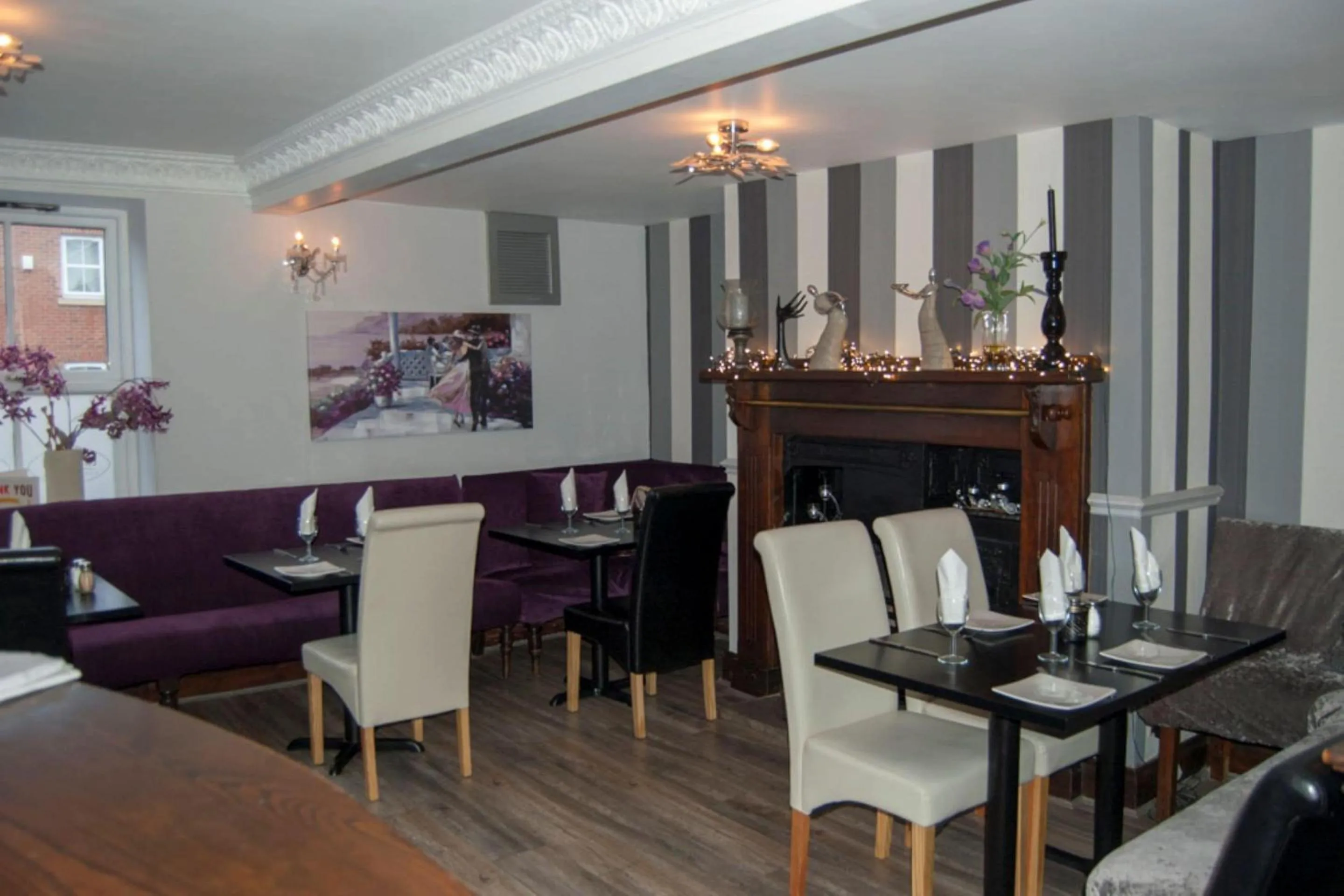 Restaurant/places to eat in OYO La Spada Boutique Hotel