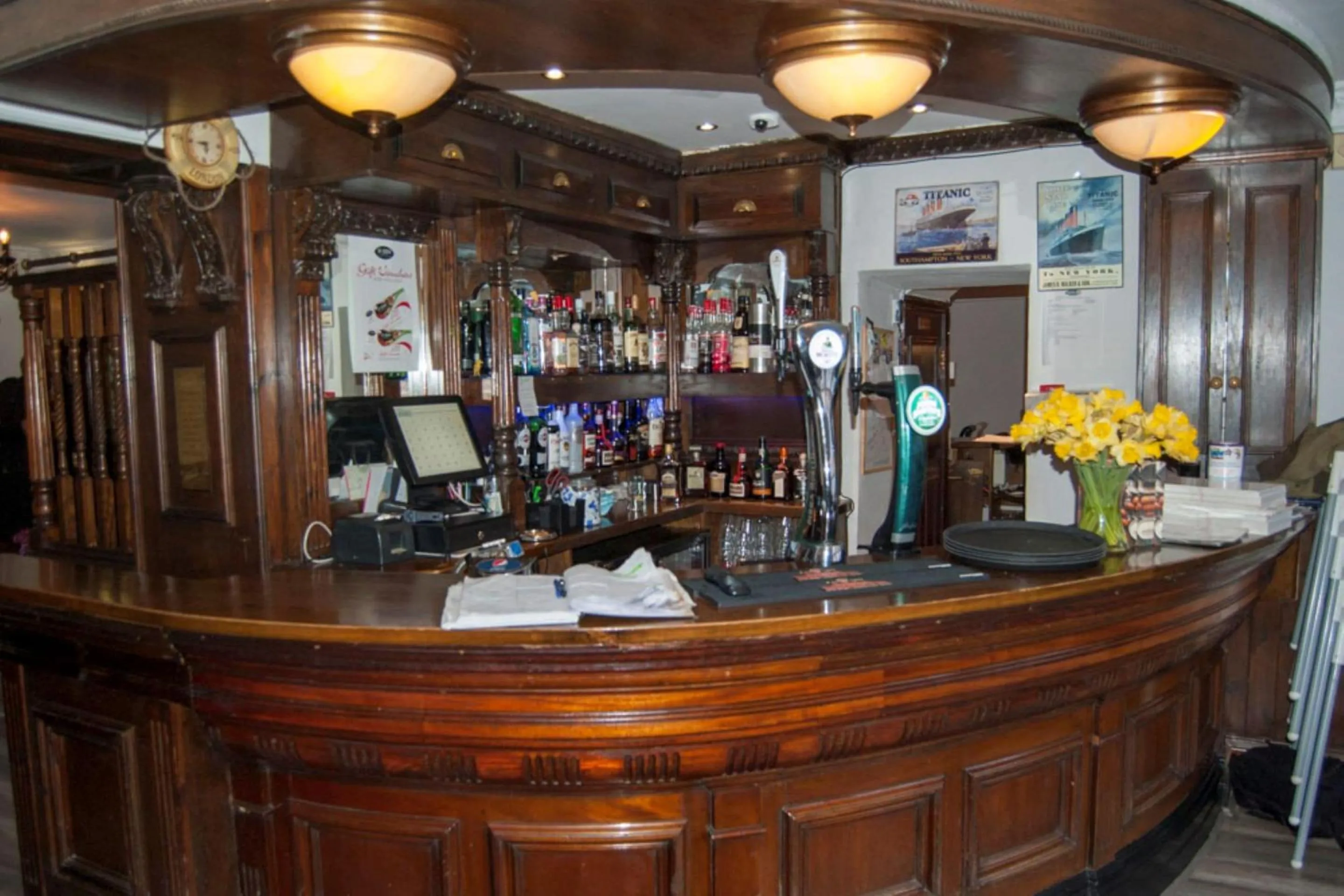 Restaurant/places to eat in OYO La Spada Boutique Hotel