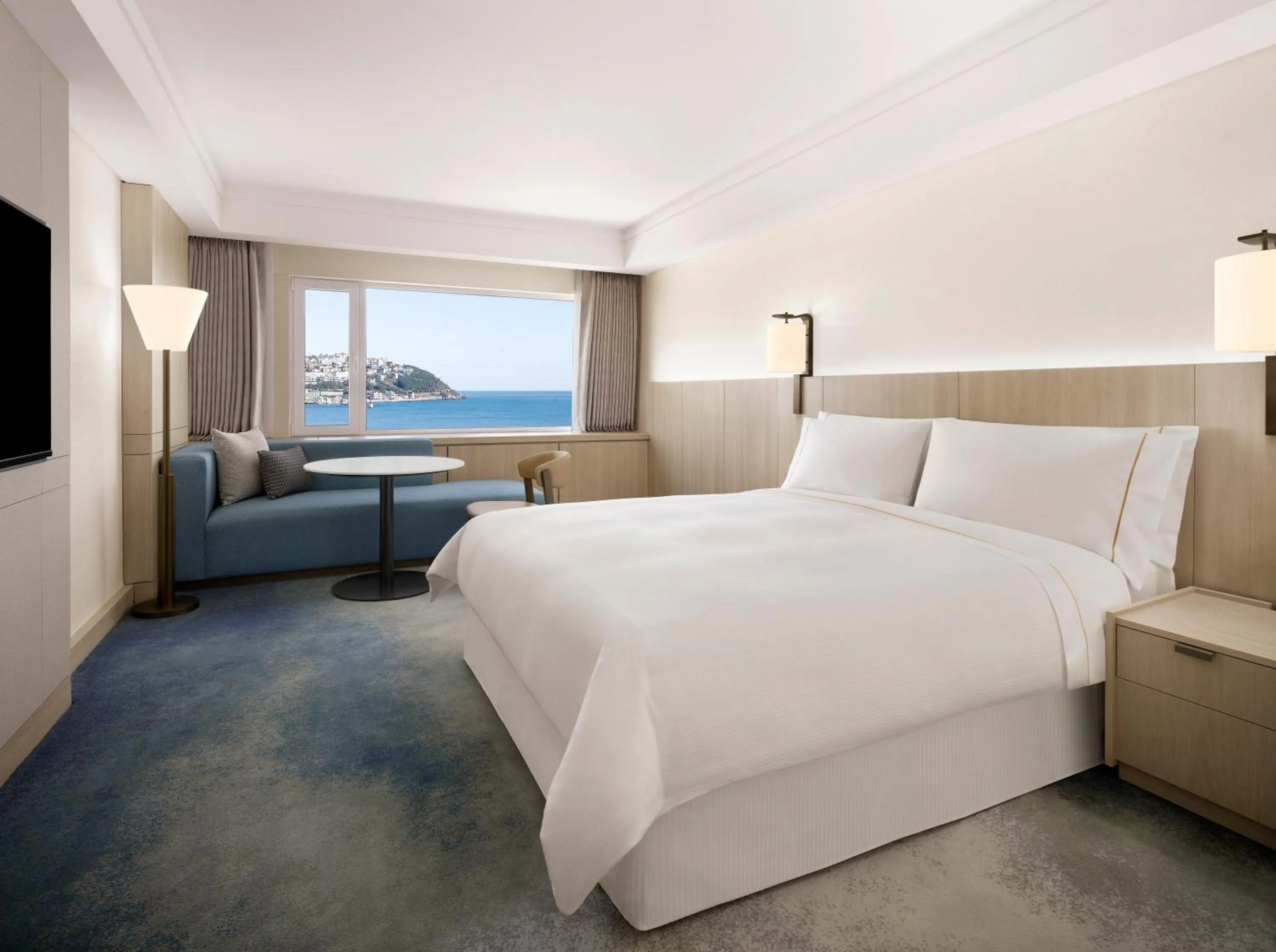 Photo of the whole room, Bed in The Westin Josun Busan